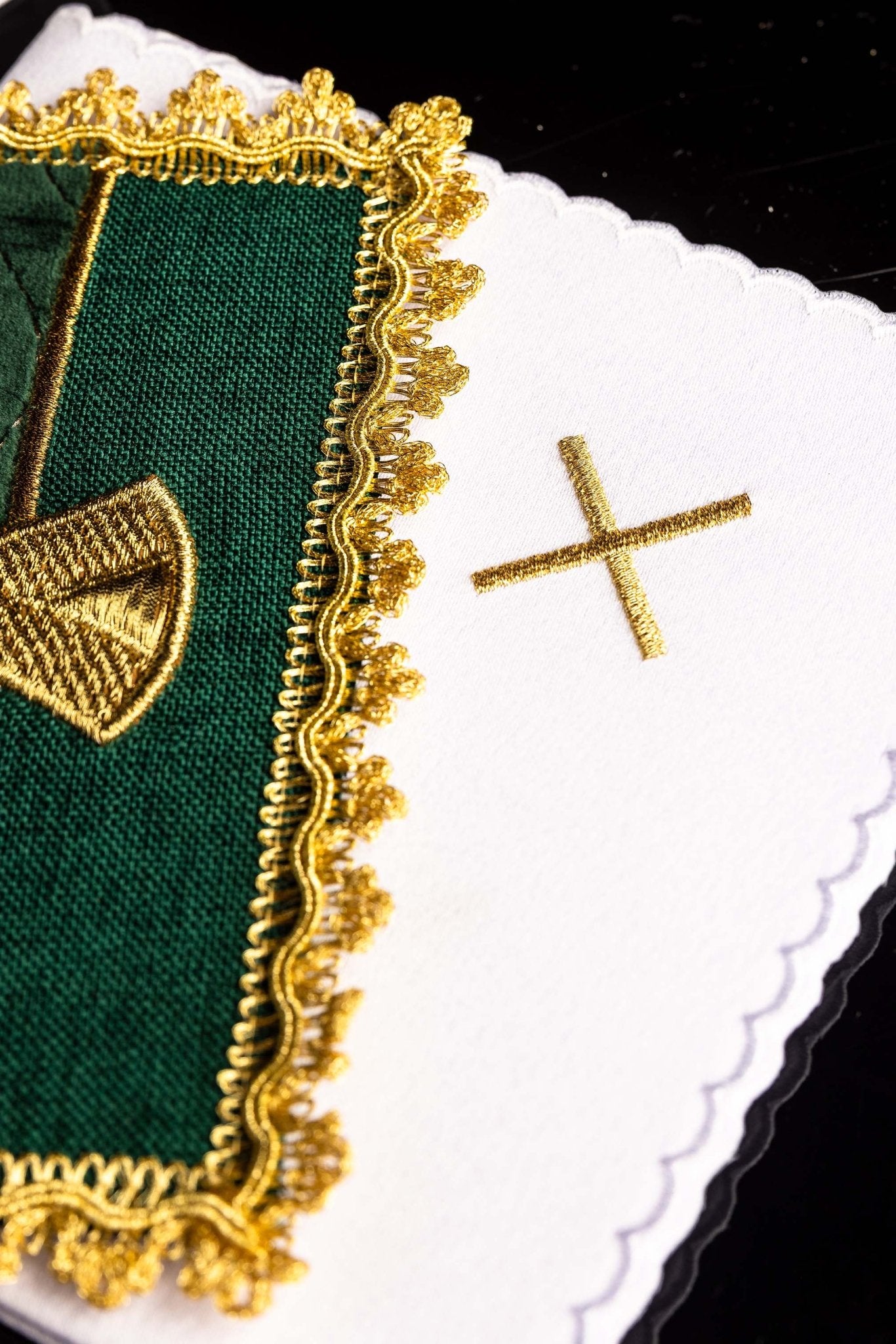 Liturgical chalice linens green embroidered on velvet S-5568/01 - CHASUBLES.COM