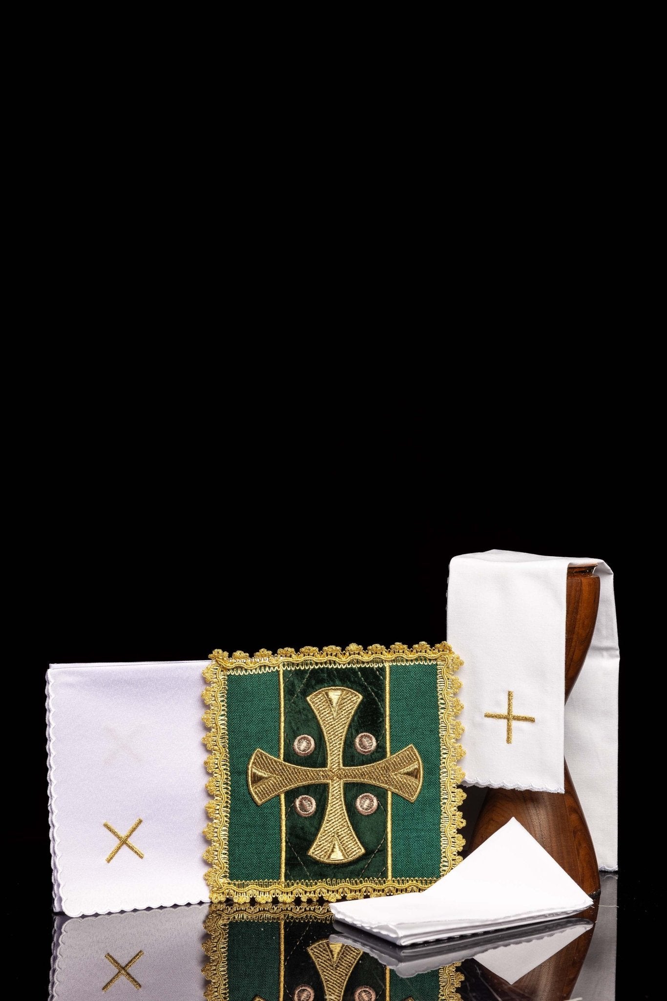 Liturgical chalice linens green embroidered on velvet S-5568/01 - CHASUBLES.COM