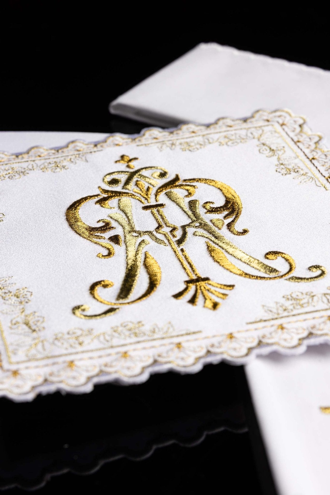 Liturgical chalice set with gold embroidered Marian motif S-5564 - CHASUBLES.COM