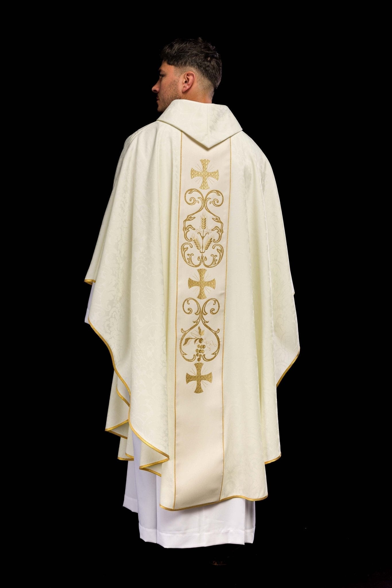 Liturgical chasuble with a decorated belt KOR/148/05/81 - HAFTINAUSA.COM