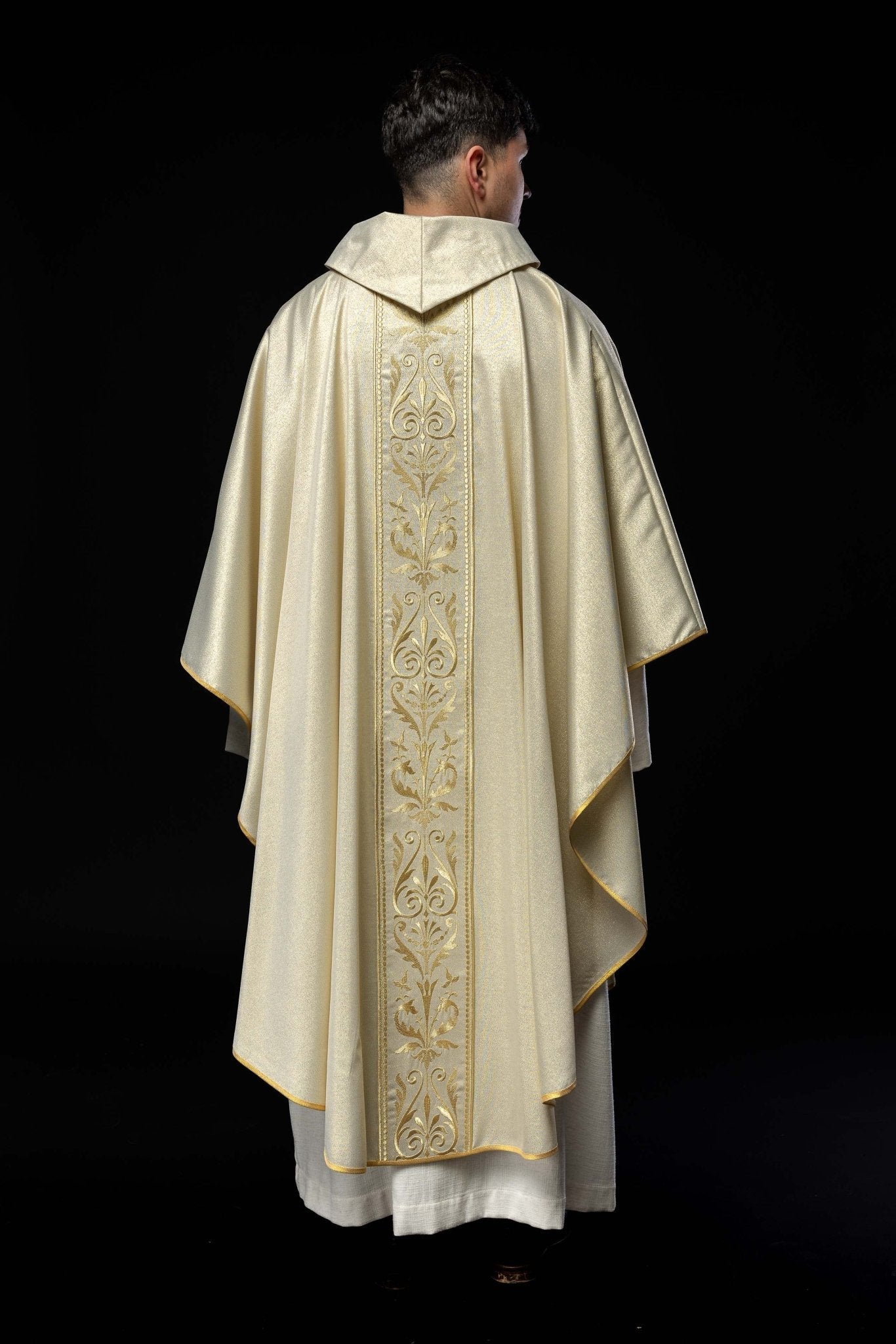 Liturgical chasuble with a decorated gold embroidered belt KOR/008/10/37 ZŁOTO - HAFTINAUSA.COM