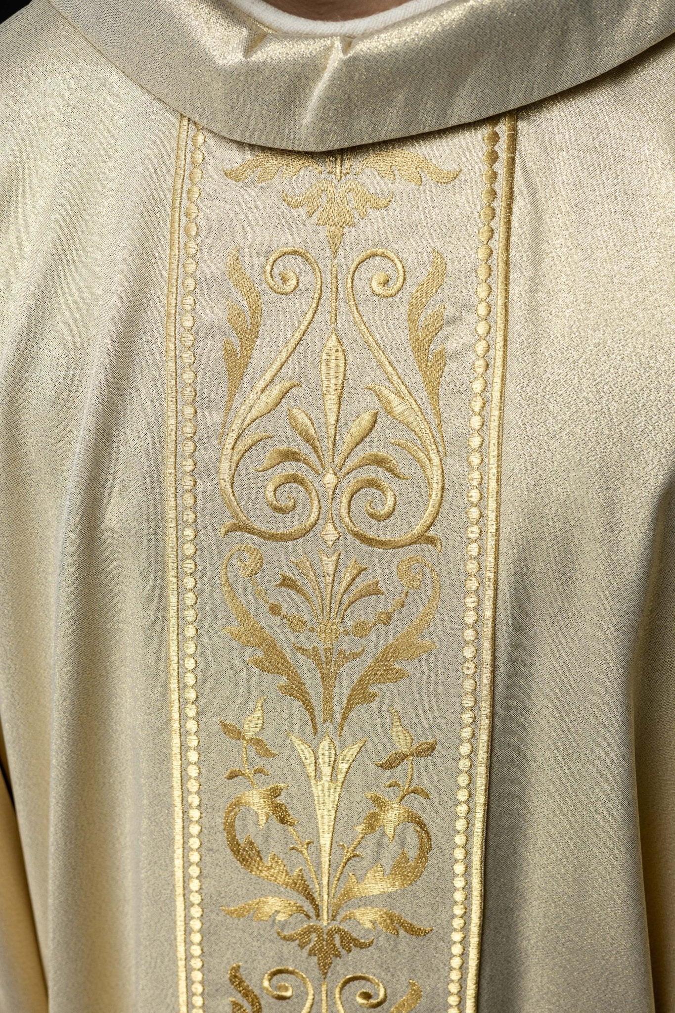 Liturgical chasuble with a decorated gold embroidered belt KOR/008/10/37 ZŁOTO - HAFTINAUSA.COM