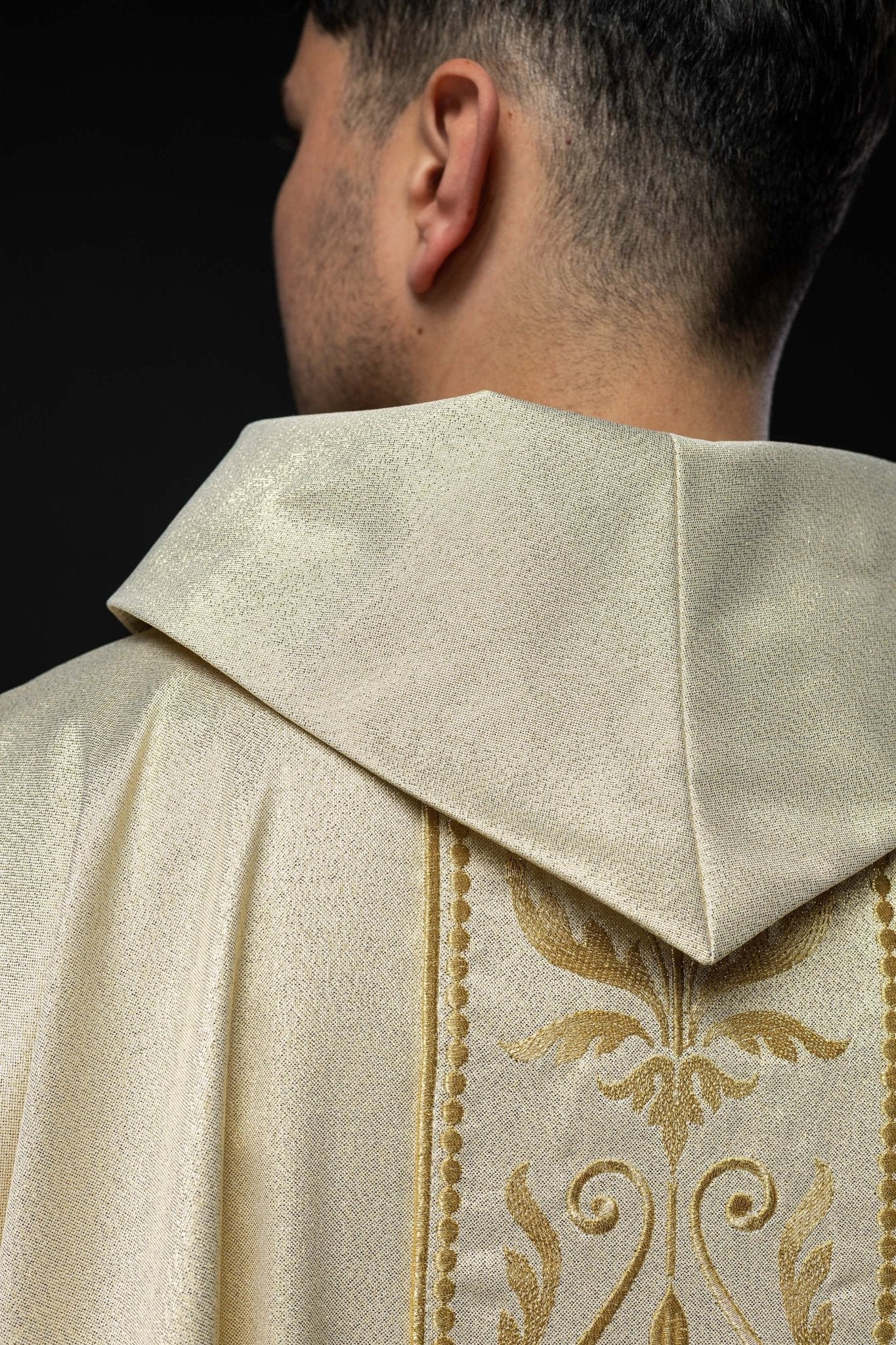 Liturgical chasuble with a decorated gold embroidered belt KOR/008/10/37 ZŁOTO - HAFTINAUSA.COM
