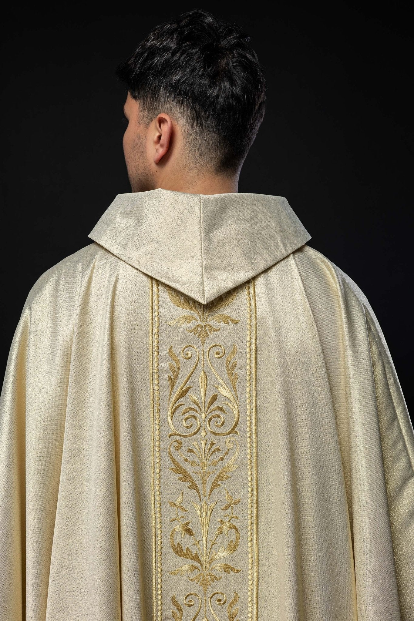 Liturgical chasuble with a decorated gold embroidered belt KOR/008/10/37 ZŁOTO - HAFTINAUSA.COM