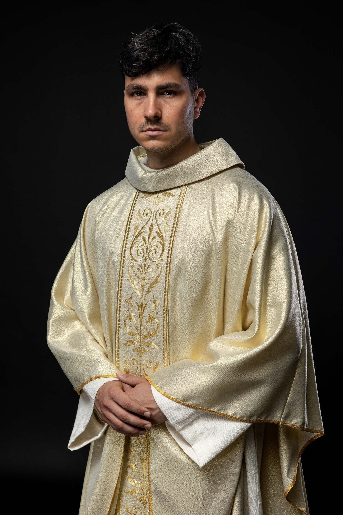 Liturgical chasuble with a decorated gold embroidered belt KOR/008/10/37 ZŁOTO - HAFTINAUSA.COM
