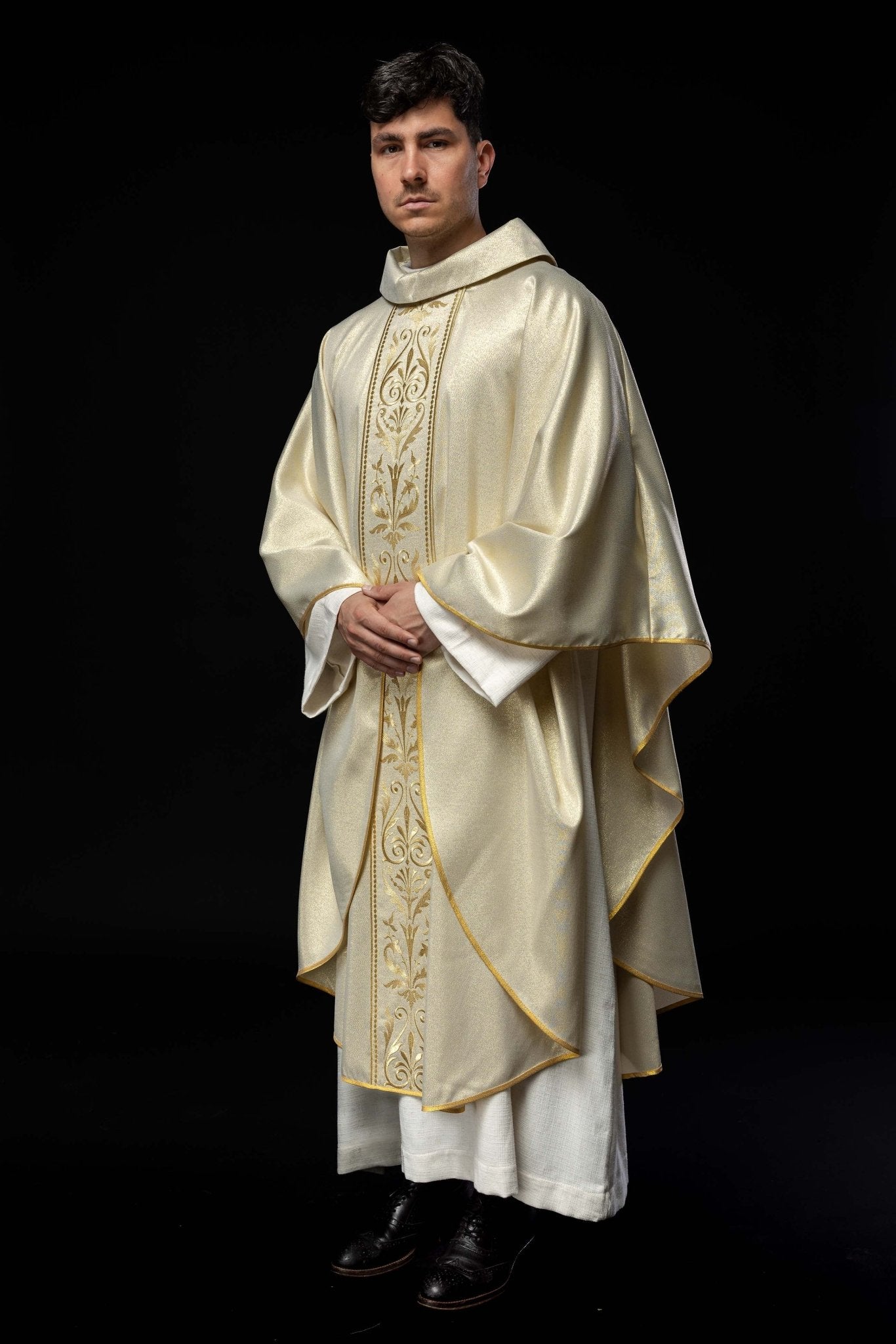Liturgical chasuble with a decorated gold embroidered belt KOR/008/10/37 ZŁOTO - HAFTINAUSA.COM