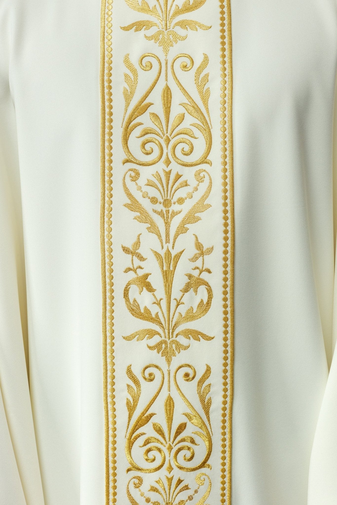 Liturgical chasuble with an embroidered belt in ecru KOR/008/05/01 ECRU - HAFTINAUSA.COM