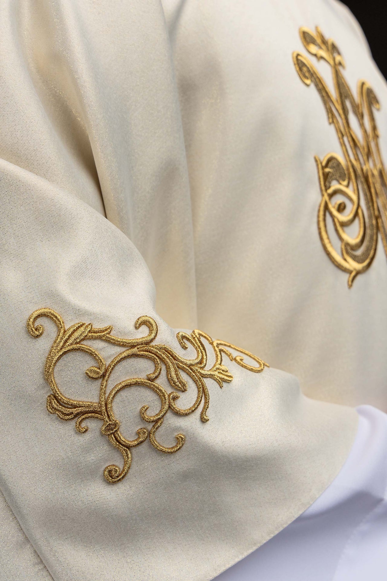 Liturgical chasuble with an embroidered Marian symbol S-7555-05-54 - CHASUBLES.COM