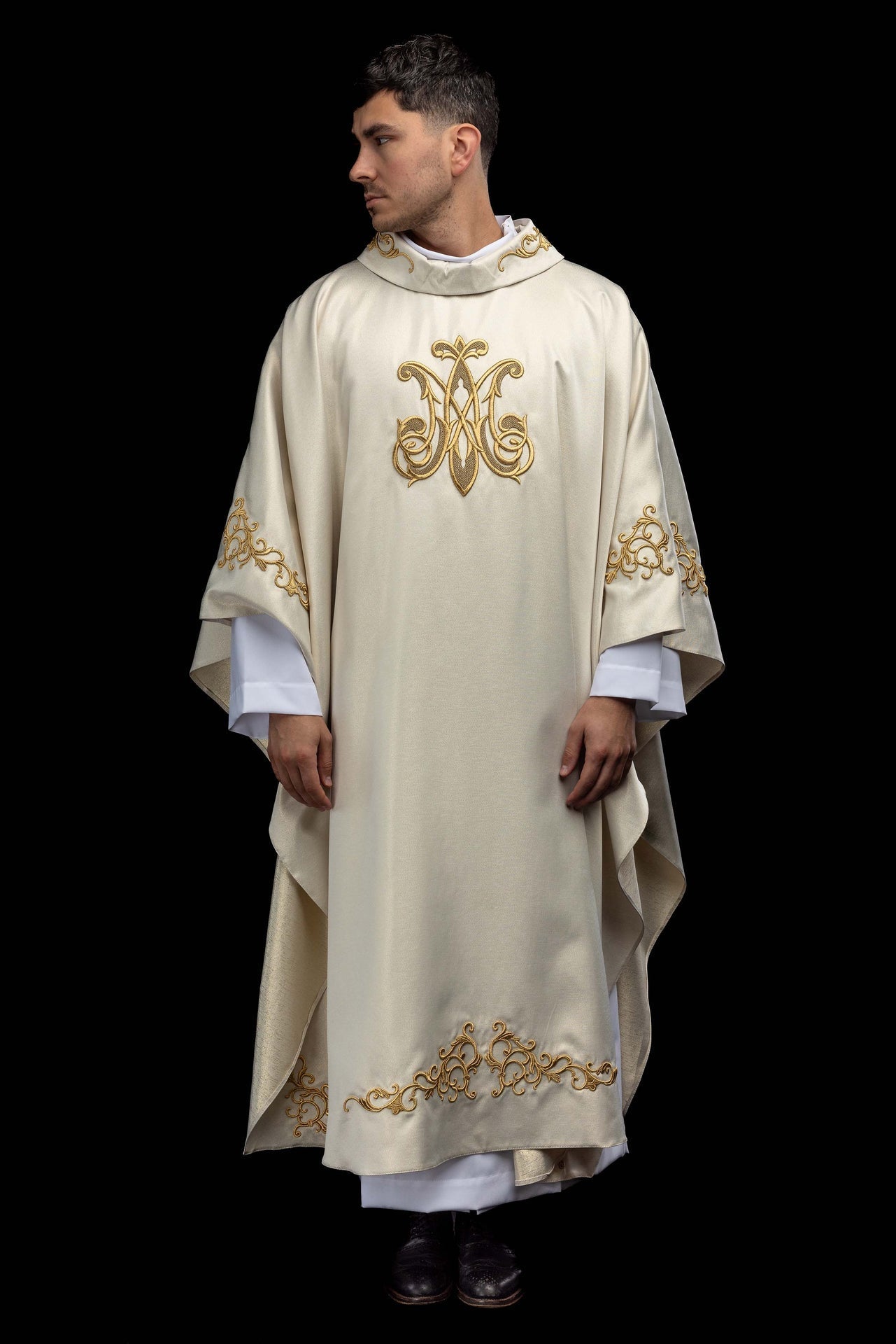 Liturgical chasuble with an embroidered Marian symbol S-7555-05-54 - CHASUBLES.COM