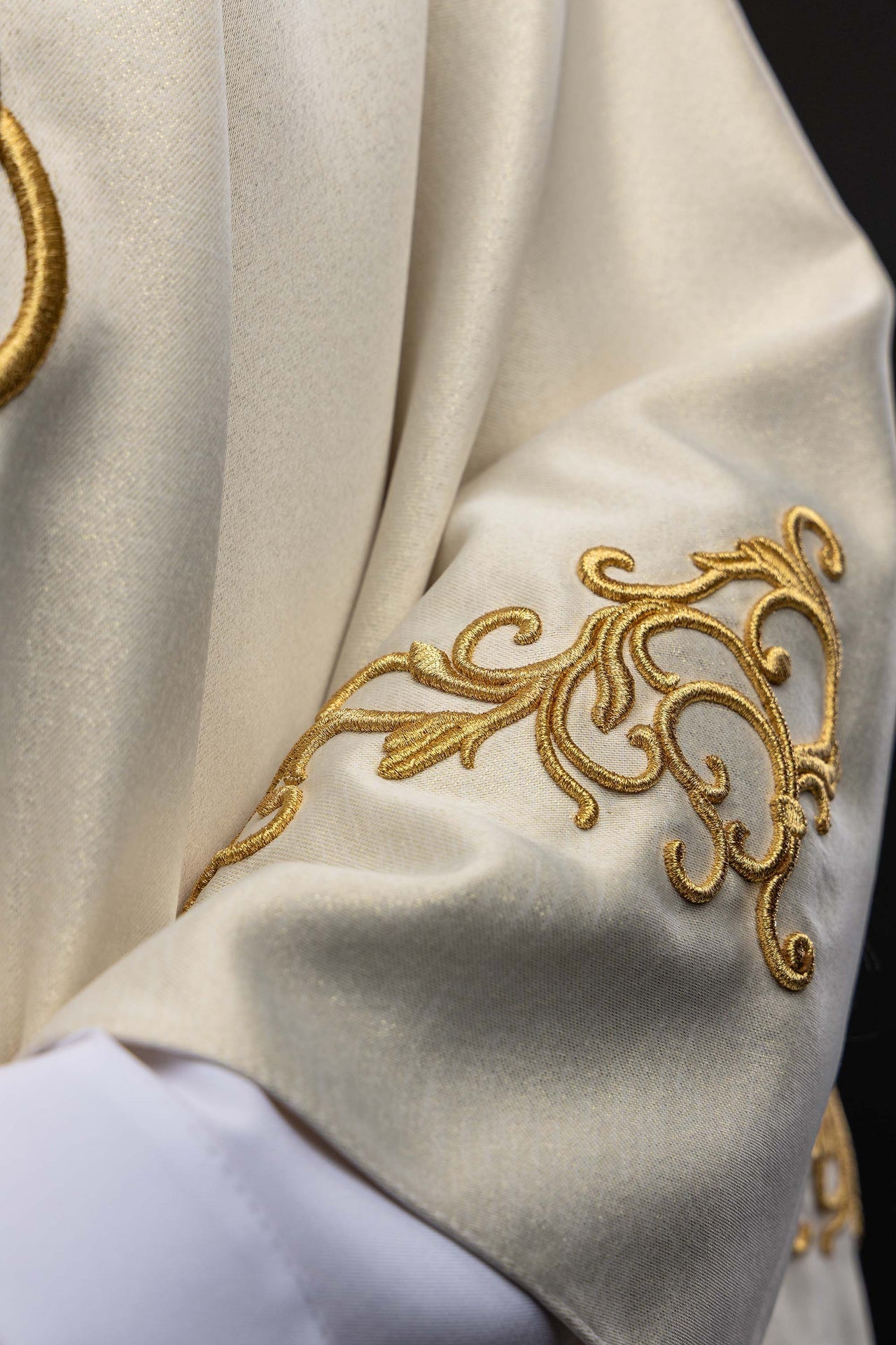Liturgical chasuble with an embroidered Marian symbol S-7555-05-54 - CHASUBLES.COM