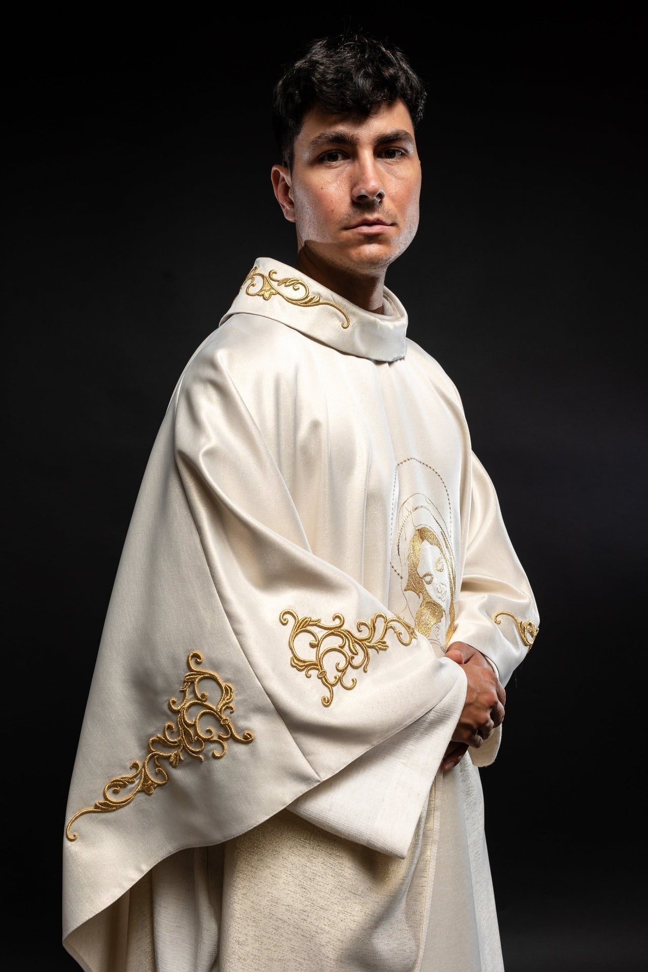Liturgical chasuble with the image of Our Lady hugging the baby Jesus S-7055-05-54 - CHASUBLES.COM