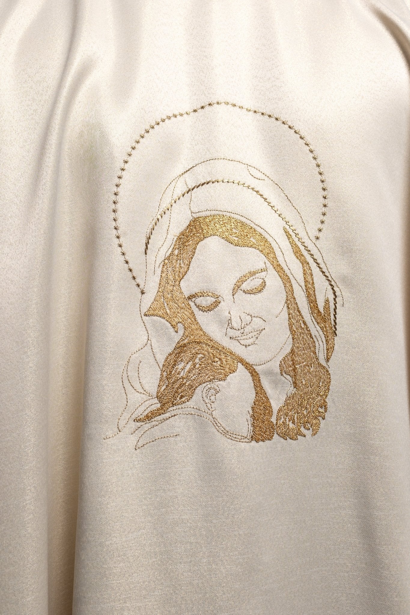 Liturgical chasuble with the image of Our Lady hugging the baby Jesus S - 7055 - 05 - 54 - HAFTINAUSA.COM