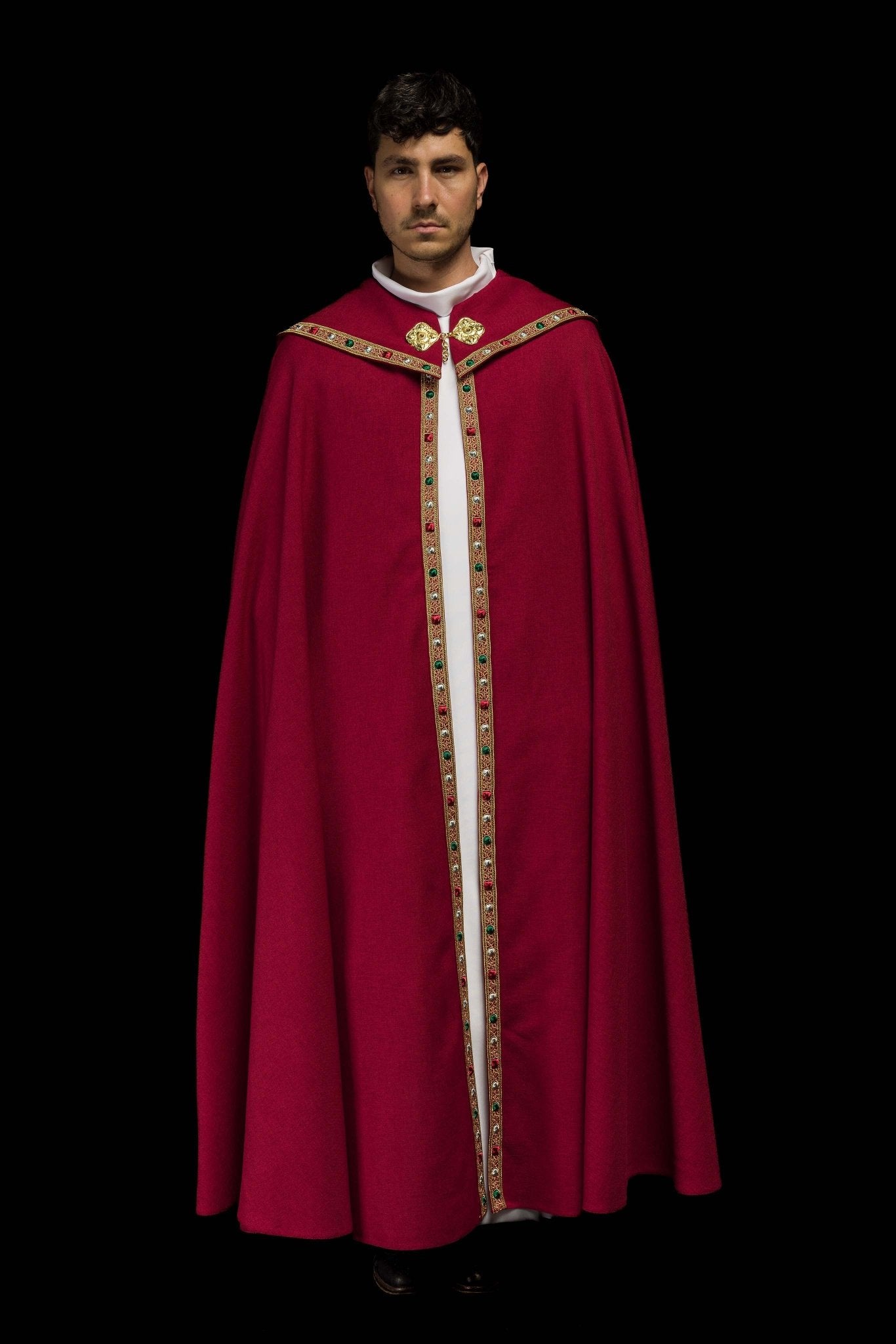 Liturgical cope in red finished with JHS embroidery S-3067-02-70 145cm - CHASUBLES.COM