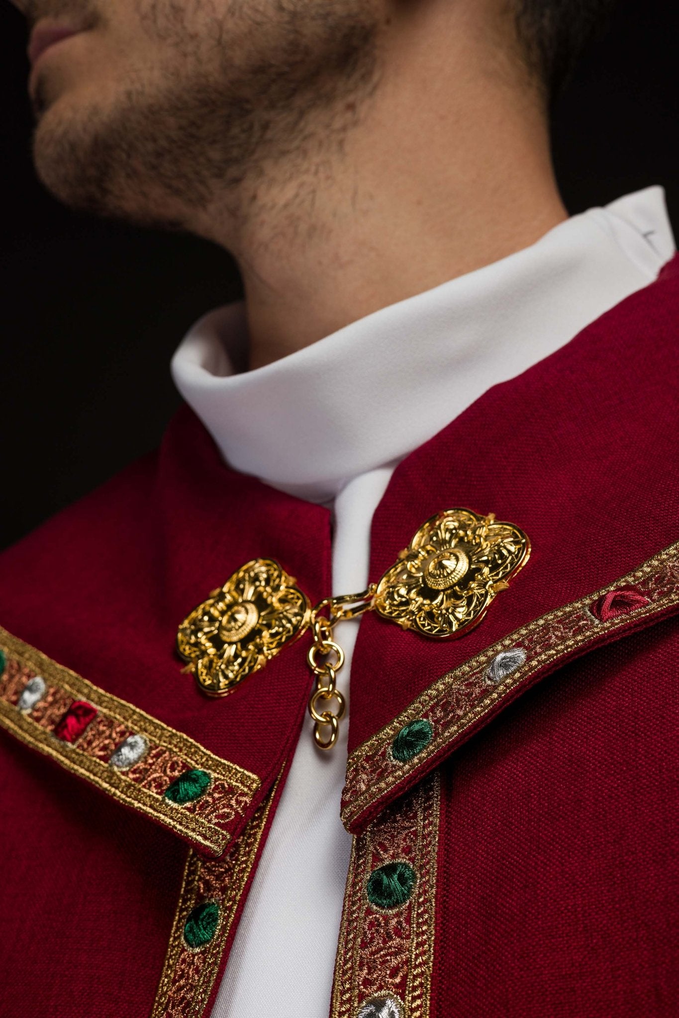 Liturgical cope in red finished with JHS embroidery S-3067-02-70 145cm - CHASUBLES.COM