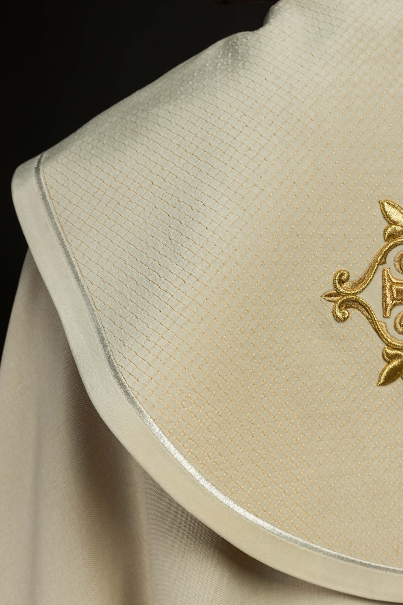Liturgical Cope with Ecru Velvet Orphrey and Cross Embroidery LE/3029/05 145 cm - CHASUBLES.COM