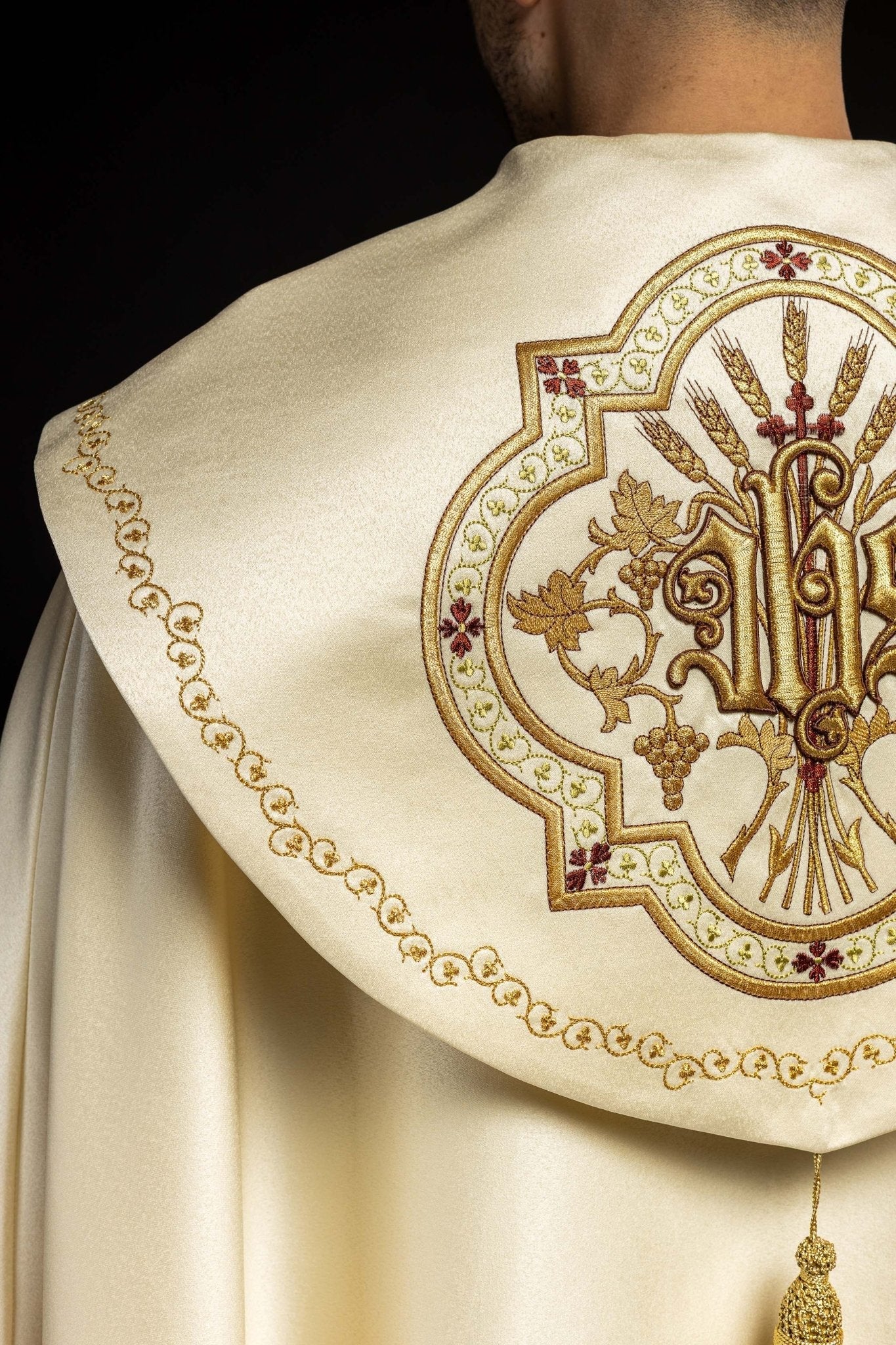 Liturgical cope with gold IHS motif KKP/004/05/20 145cm - HAFTINAUSA.COM