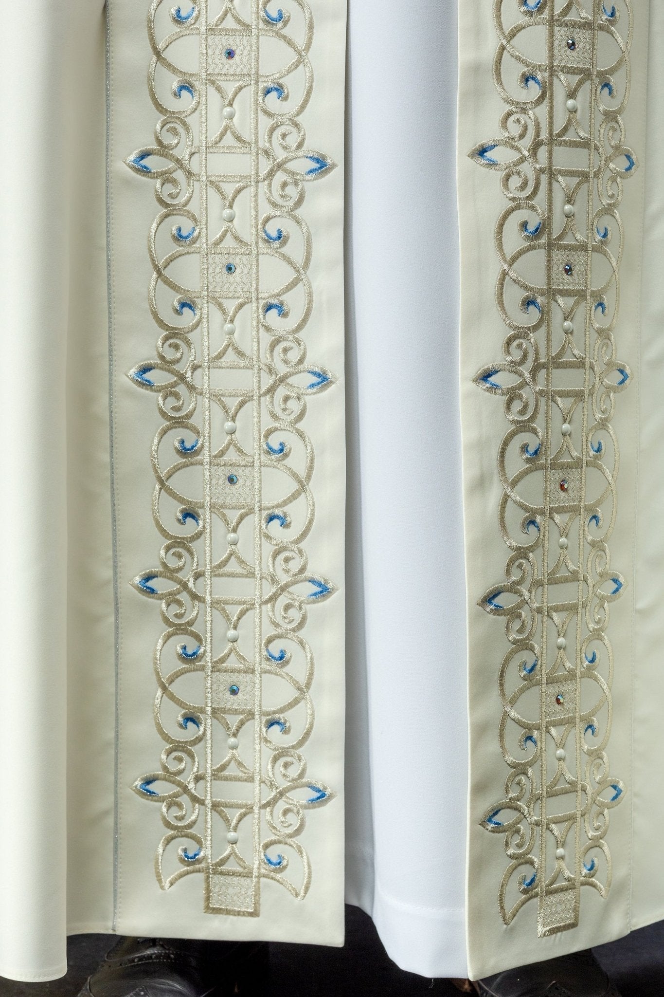 Liturgical Veil Embroidered with Mary Motif Ecru LE/3001/05 150cm - HAFTINAUSA.COM