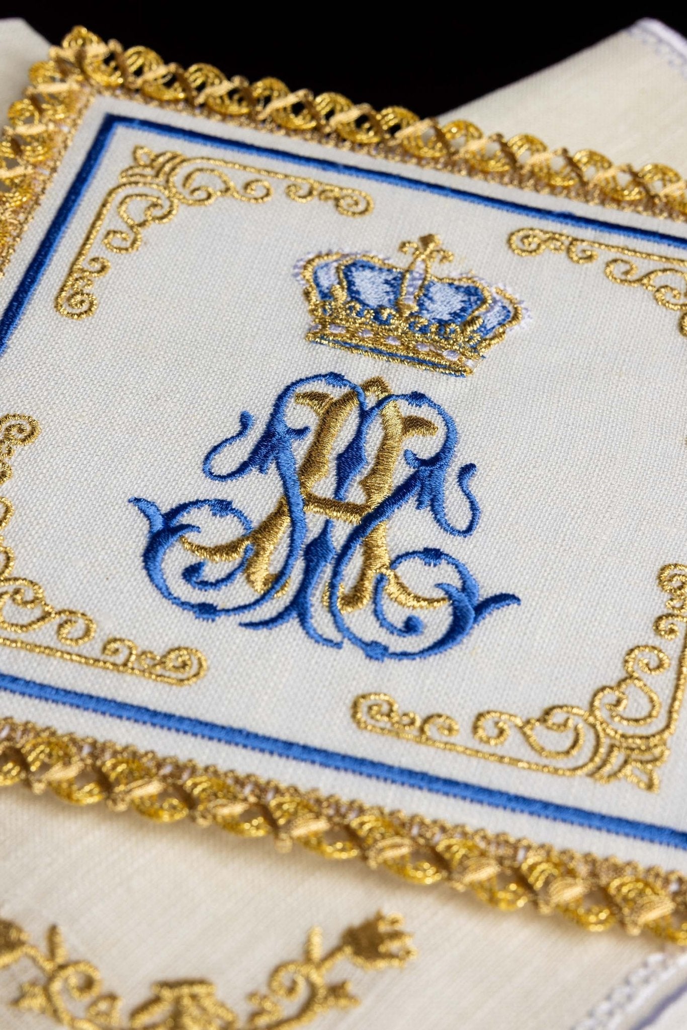 Marian altar linens set S-5017 - CHASUBLES.COM