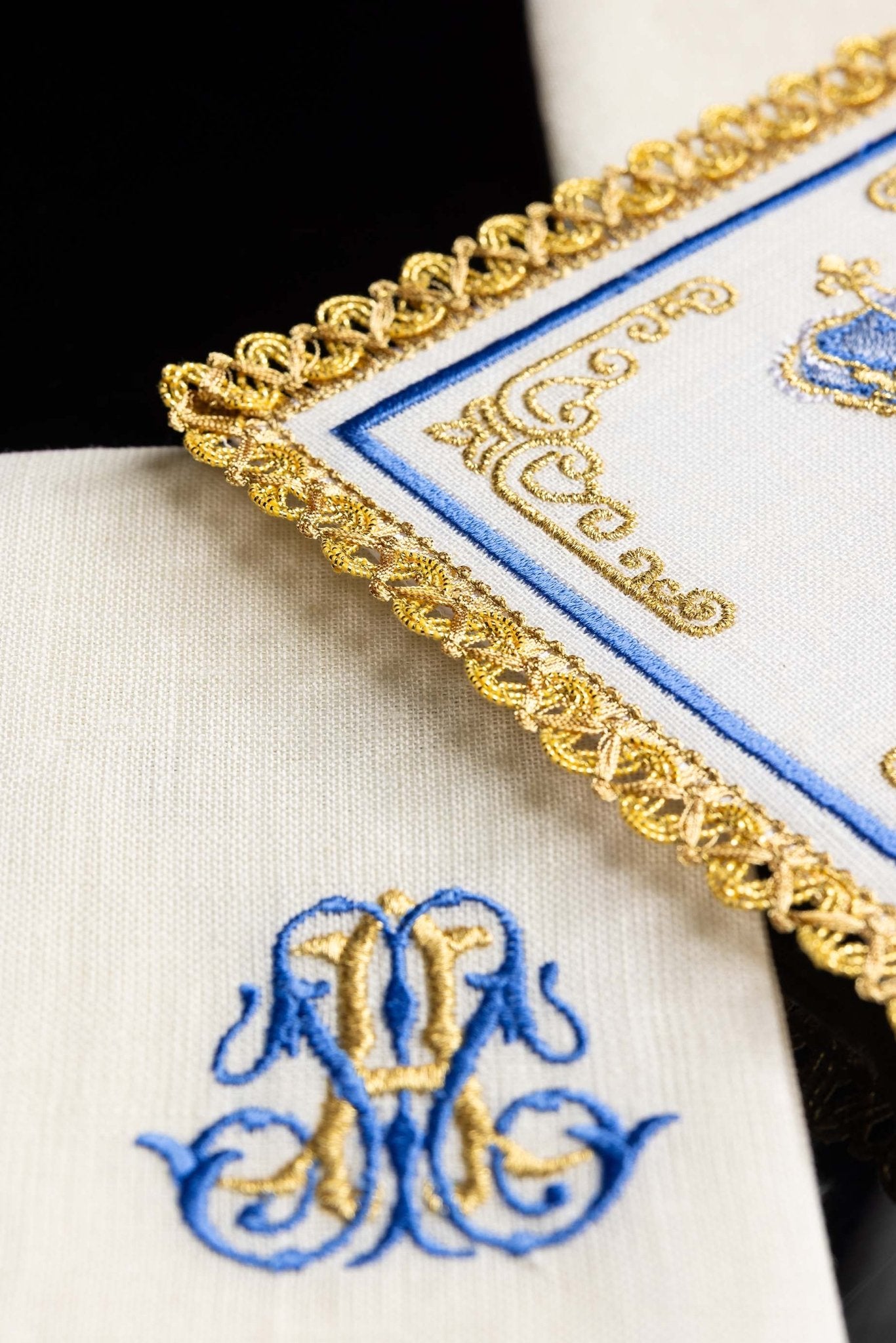 Marian altar linens set S-5017 - CHASUBLES.COM