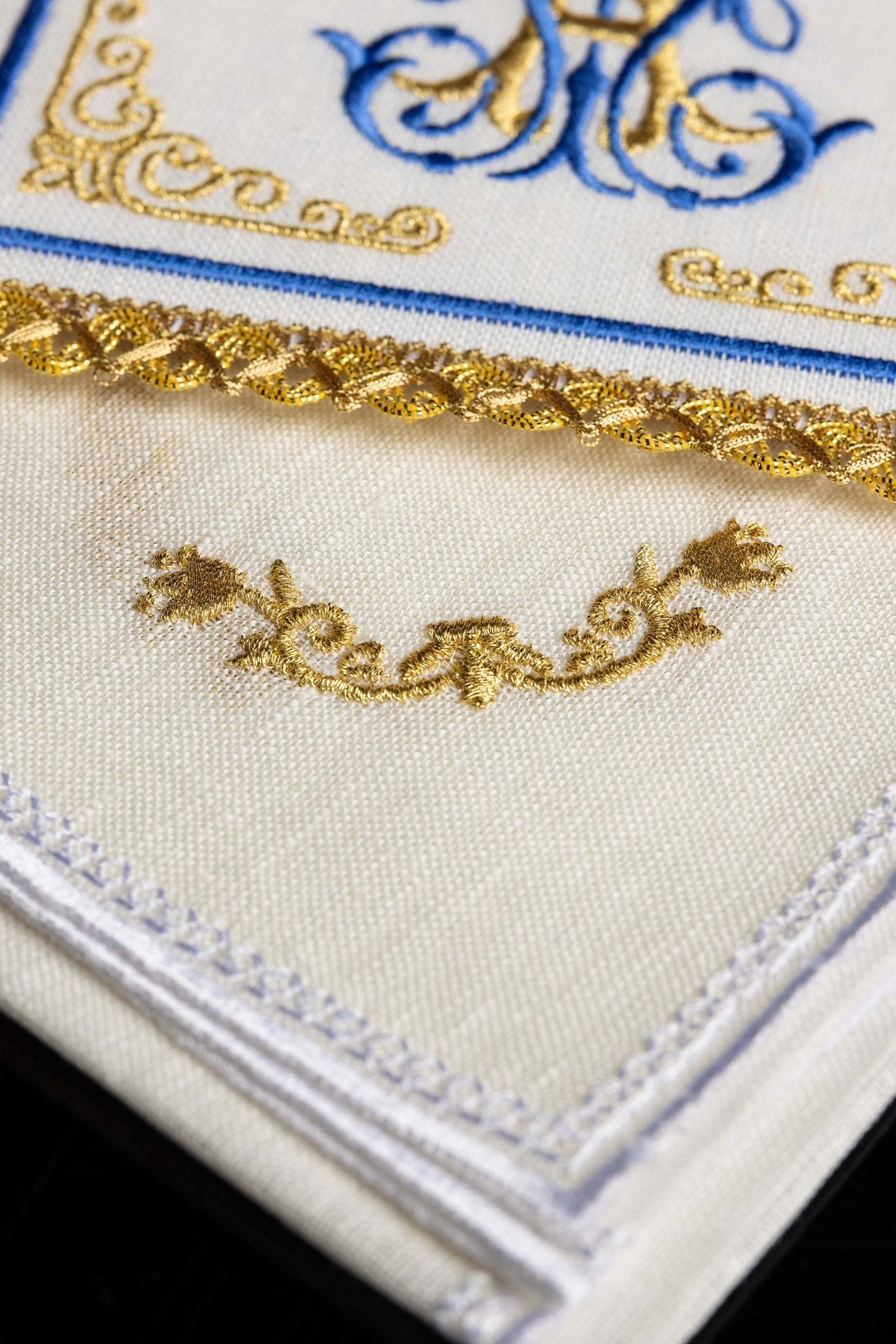 Marian altar linens set S-5017 - CHASUBLES.COM