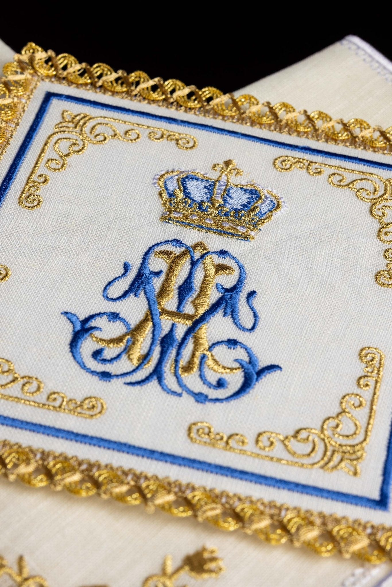 Marian altar linens set S-5017 - CHASUBLES.COM