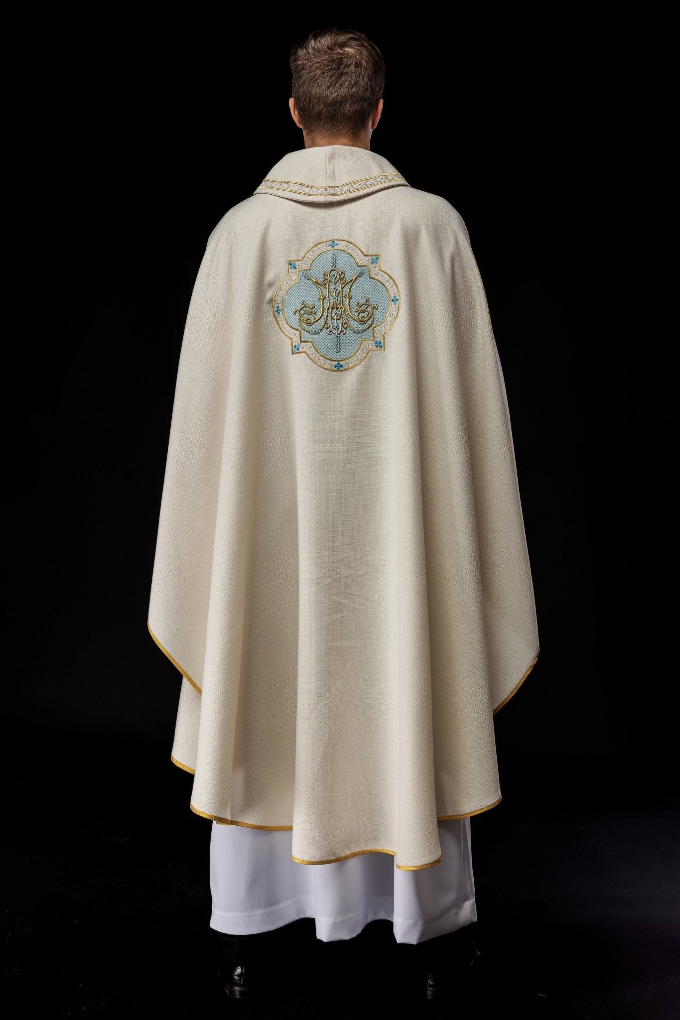 Marian chasuble in ivory with blue embroidery KOR/391/05/71 - HAFTINAUSA.COM