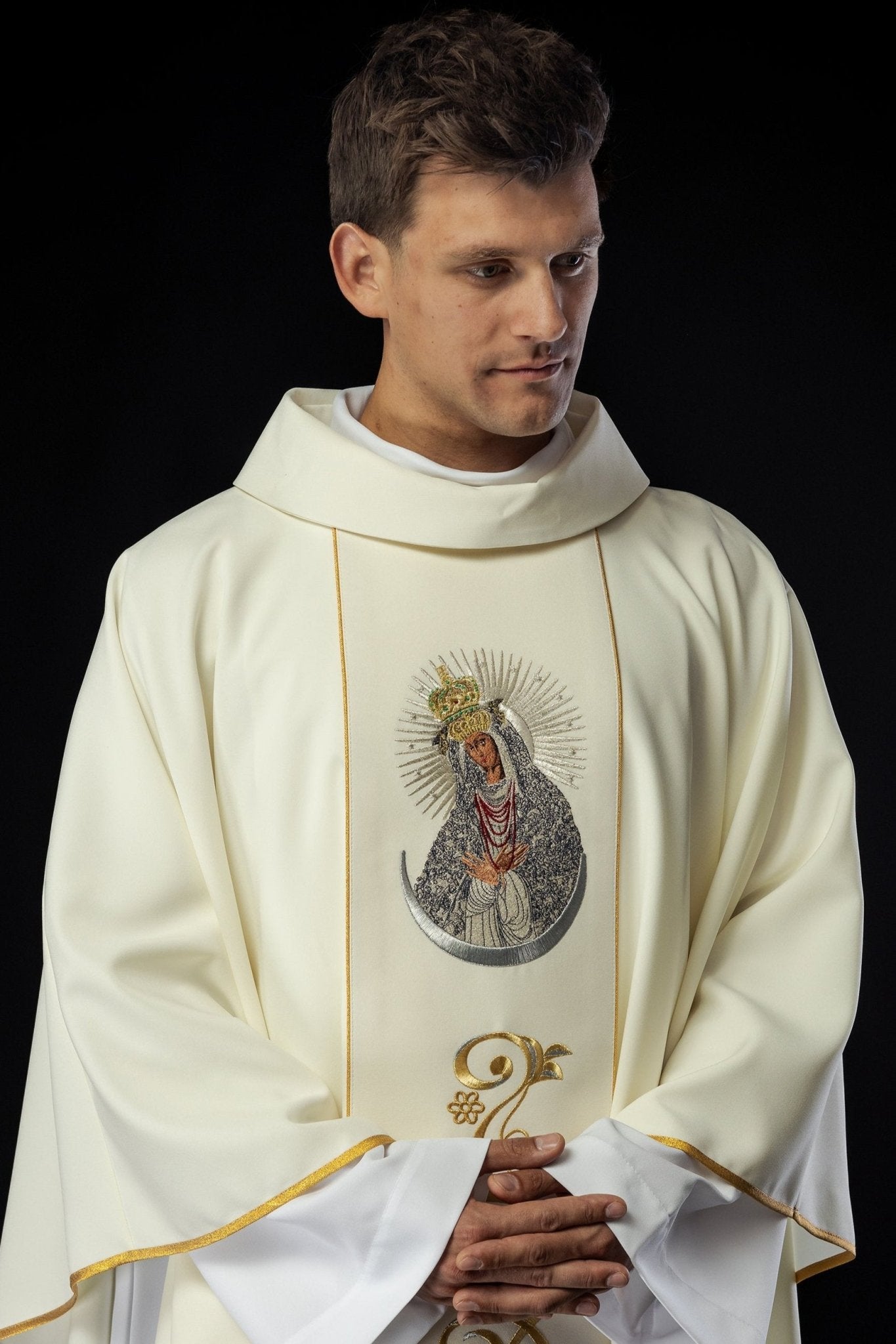 Marian chasuble with the image of Our Lady of Dawn KOW2/009/05/01 - HAFTINAUSA.COM