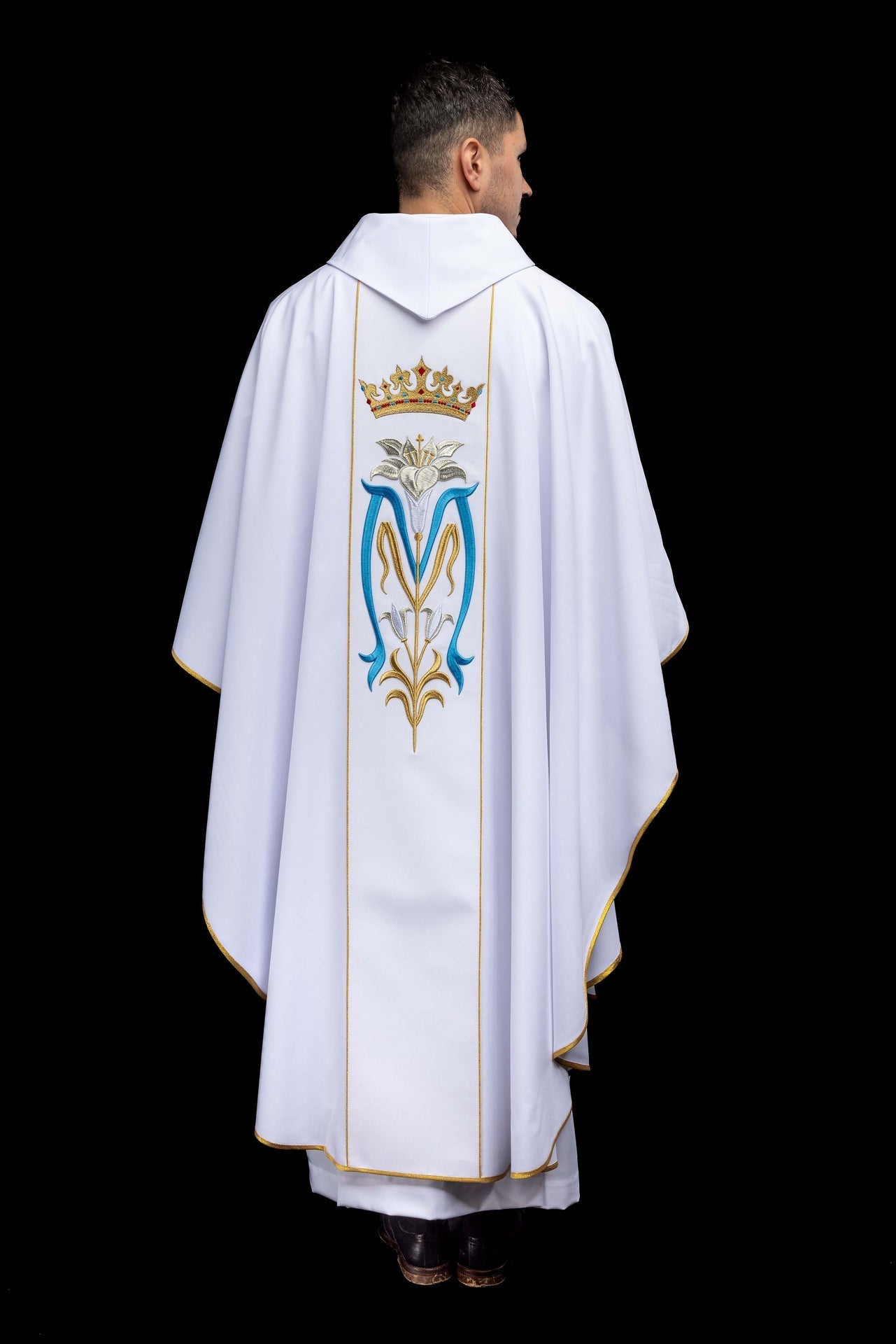 Marian embroidered liturgical chasuble with a crown in white KOR/058/04/01 - CHASUBLES.COM