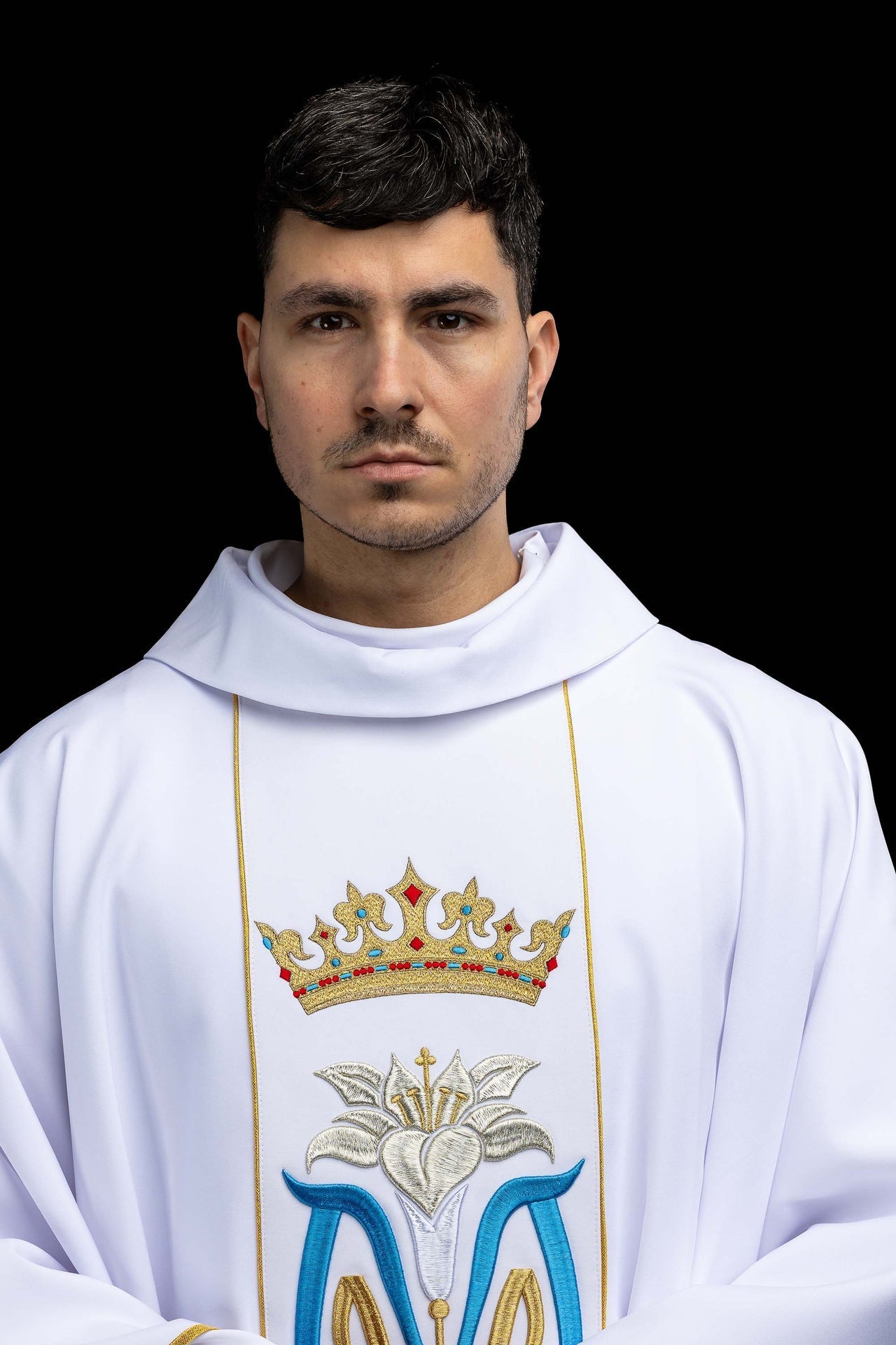 Marian embroidered liturgical chasuble with a crown in white KOR/058/04/01 - CHASUBLES.COM