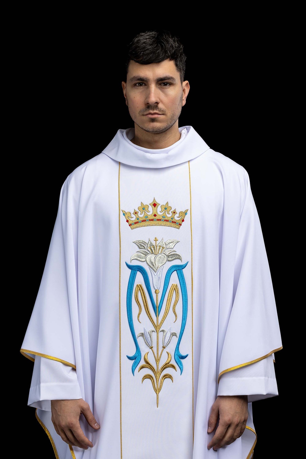 Marian embroidered liturgical chasuble with a crown in white KOR/058/04/01 - CHASUBLES.COM