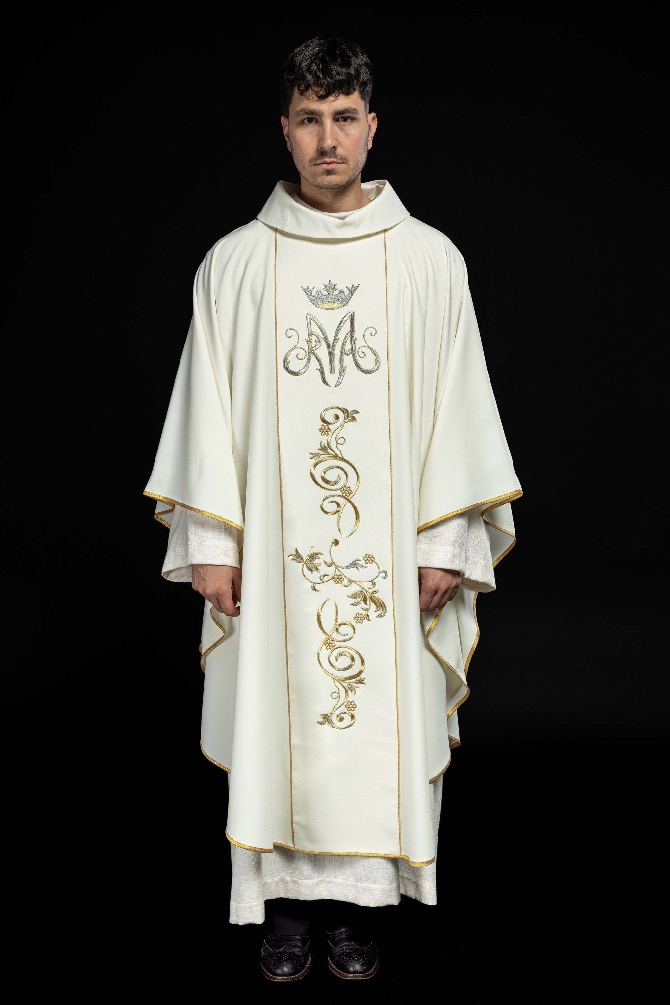 Marian liturgical chasuble with an embroidered belt in ecru KOR/072/05/01 ECRU - HAFTINAUSA.COM