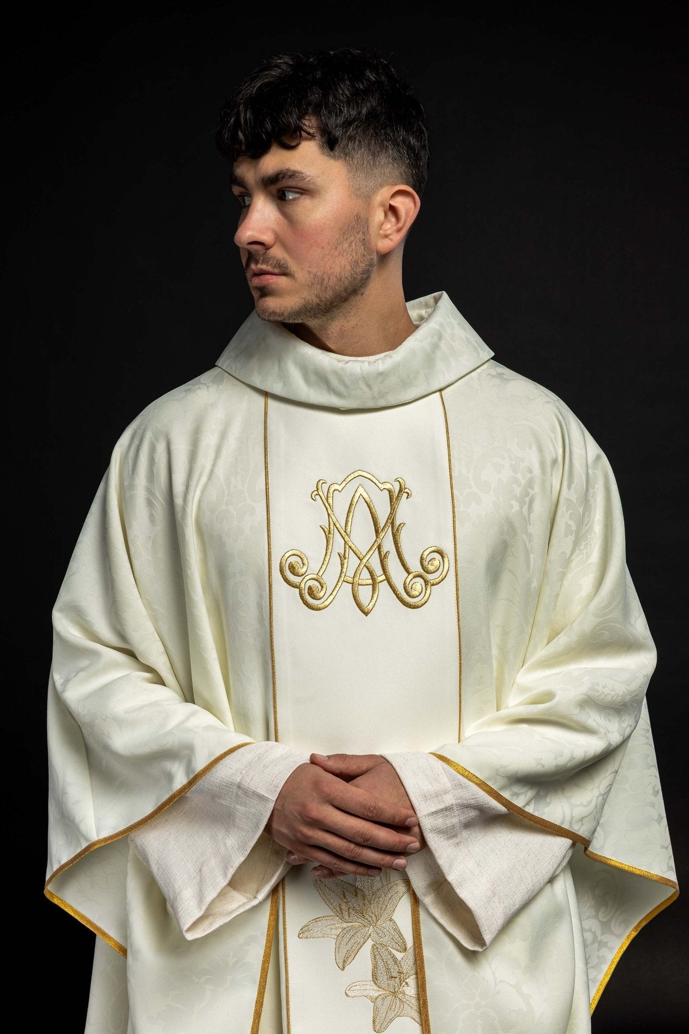 Marian liturgical chasuble with embroidered lilie S - 7058 - 05 - 81 - HAFTINAUSA.COM
