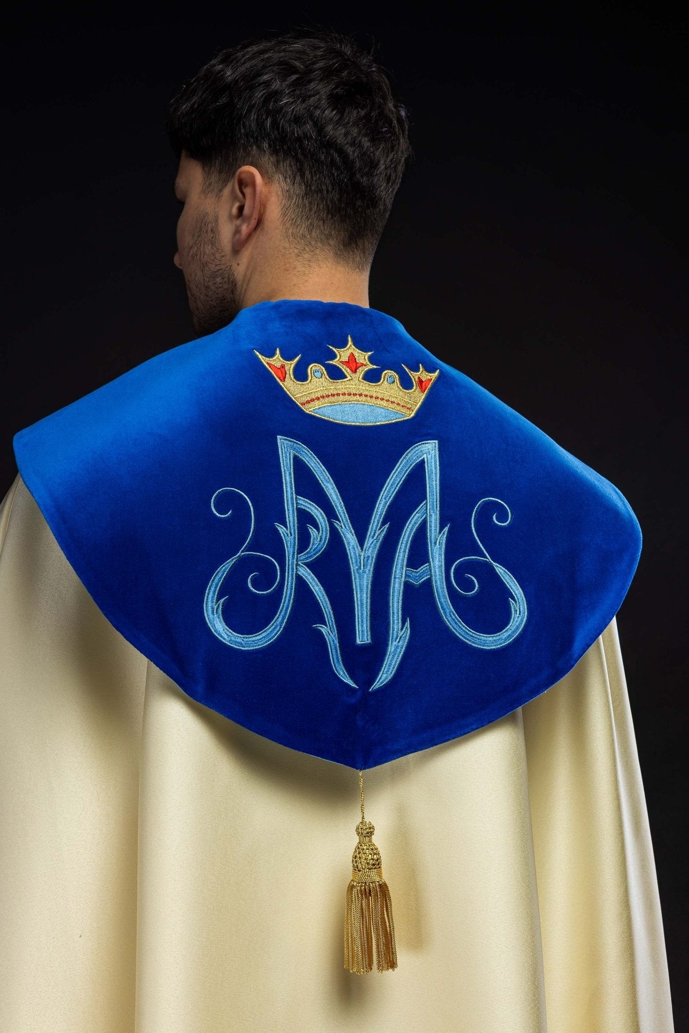Marian liturgical cope made of ecru texture and blue velvet KKP/127/05/20/PA ECRU SAT. POMPON 145cm - HAFTINAUSA.COM