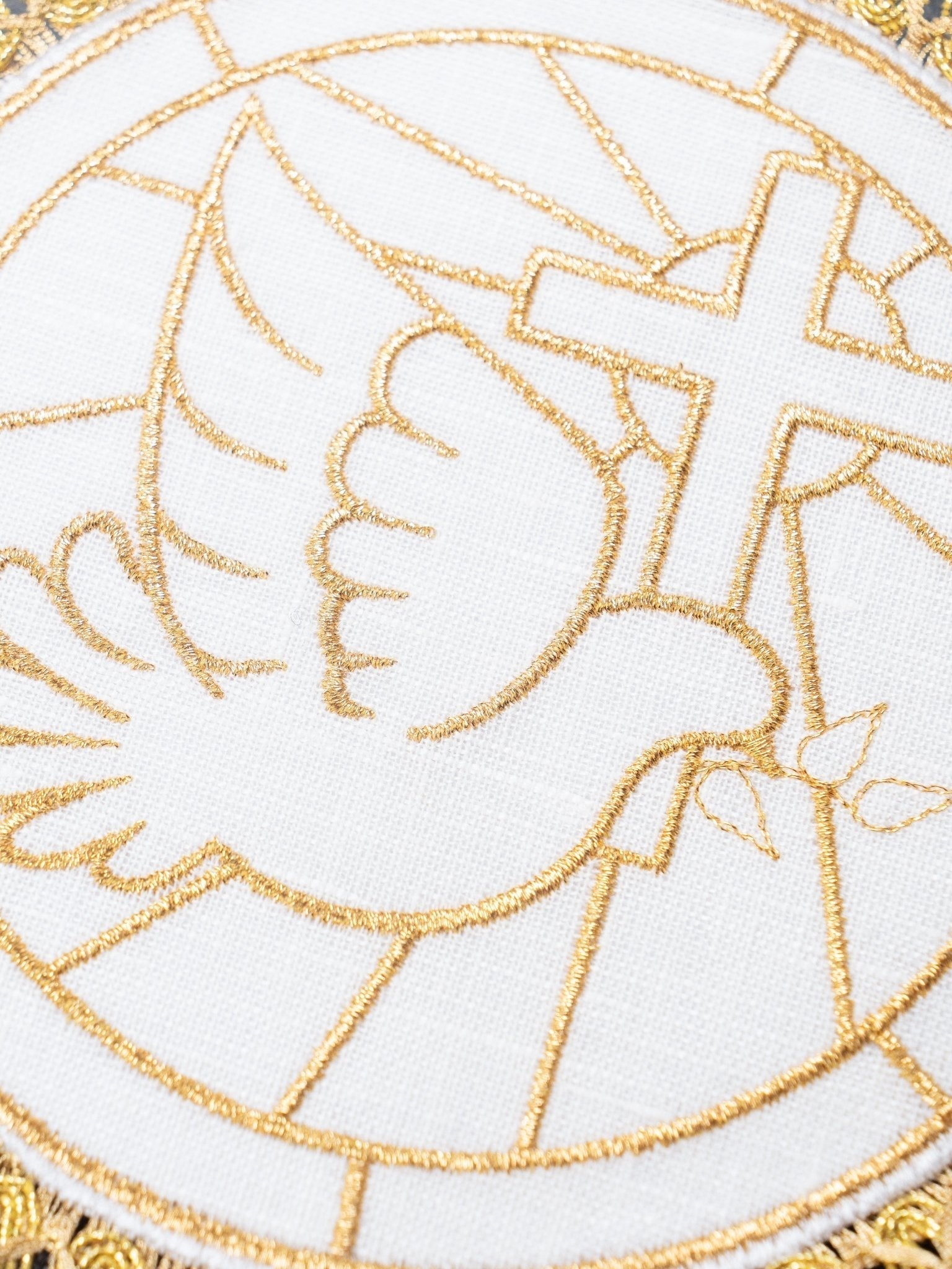 Mass linens with rounded pall and dove embroidery S - 5024 - HAFTINAUSA.COM