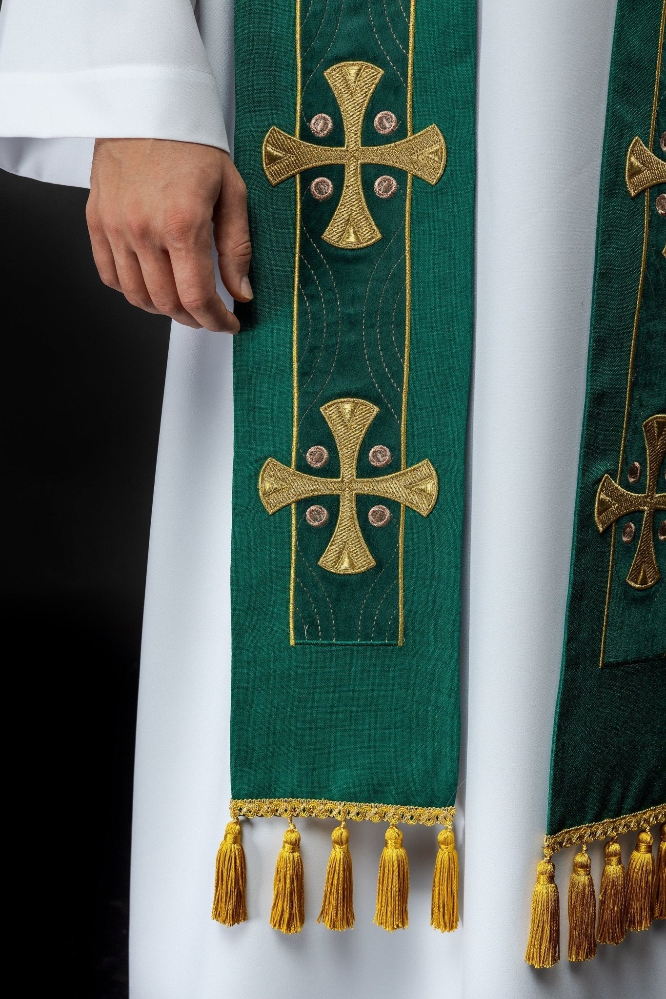 Modern green liturgical stole with three gold crosses and tassels S - 2068 - 01 - 70 - HAFTINAUSA.COM