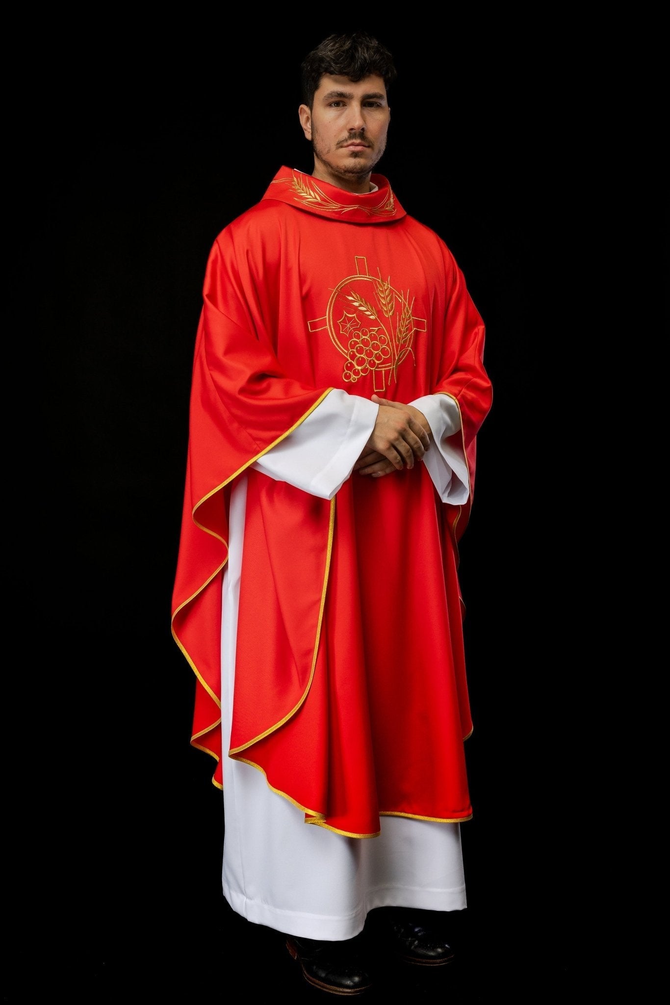 Monastic chasuble in red with embroidered collar and wheat symbol S - 7054 - 02 - 53 - HAFTINAUSA.COM