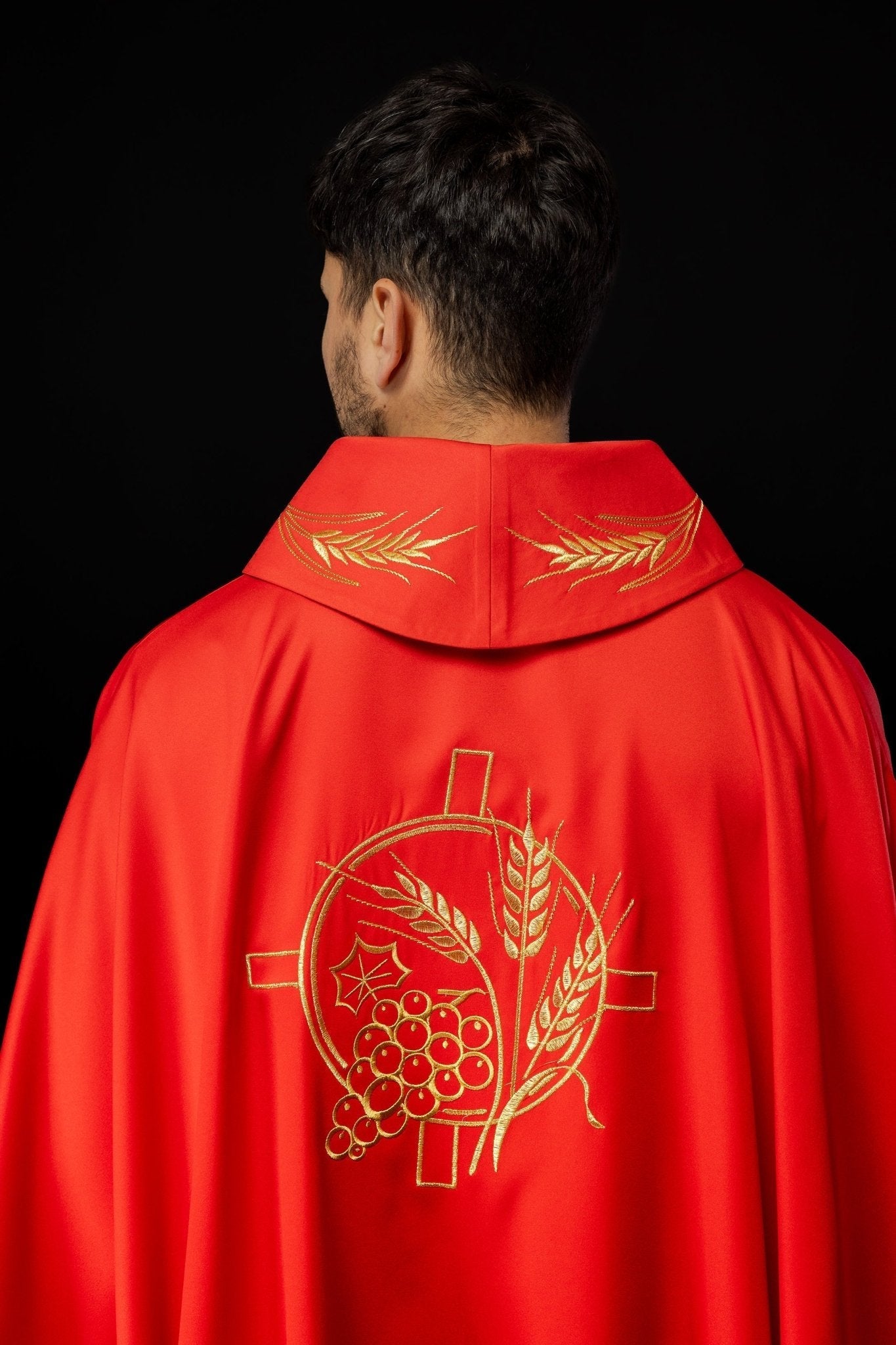 Monastic chasuble in red with embroidered collar and wheat symbol S - 7054 - 02 - 53 - HAFTINAUSA.COM