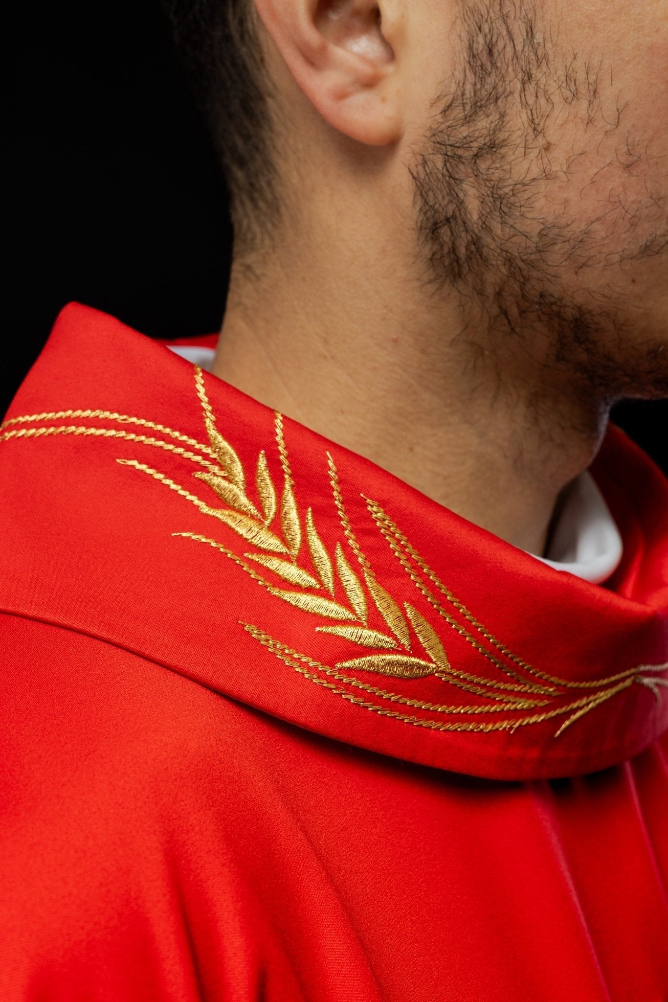 Monastic chasuble in red with embroidered collar and wheat symbol S - 7054 - 02 - 53 - HAFTINAUSA.COM