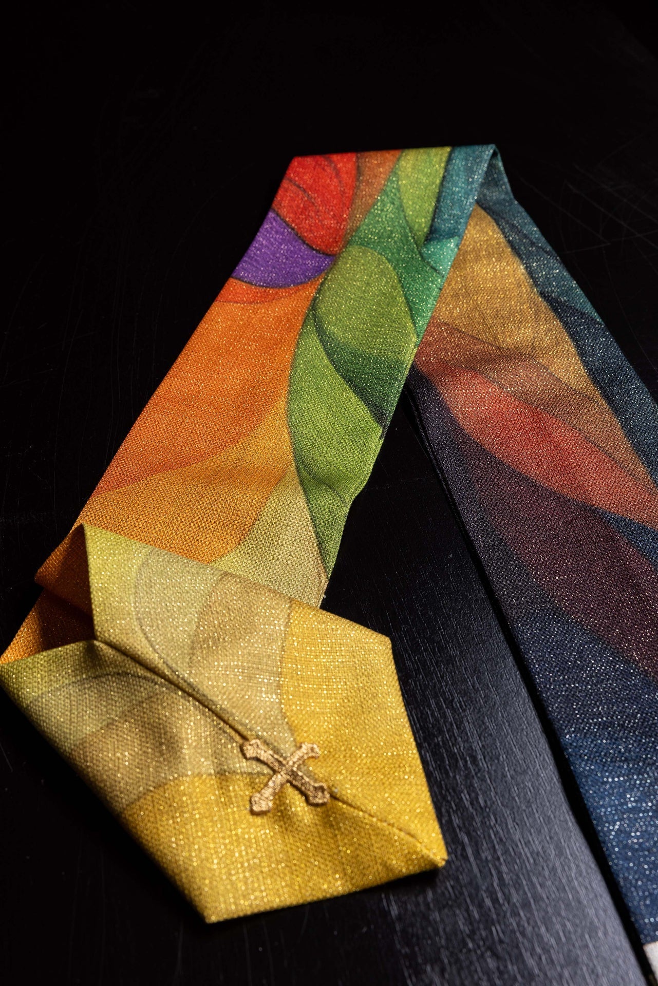 Multicolored printed chasuble with a cross motif KOD/7005/99/40 - CHASUBLES.COM