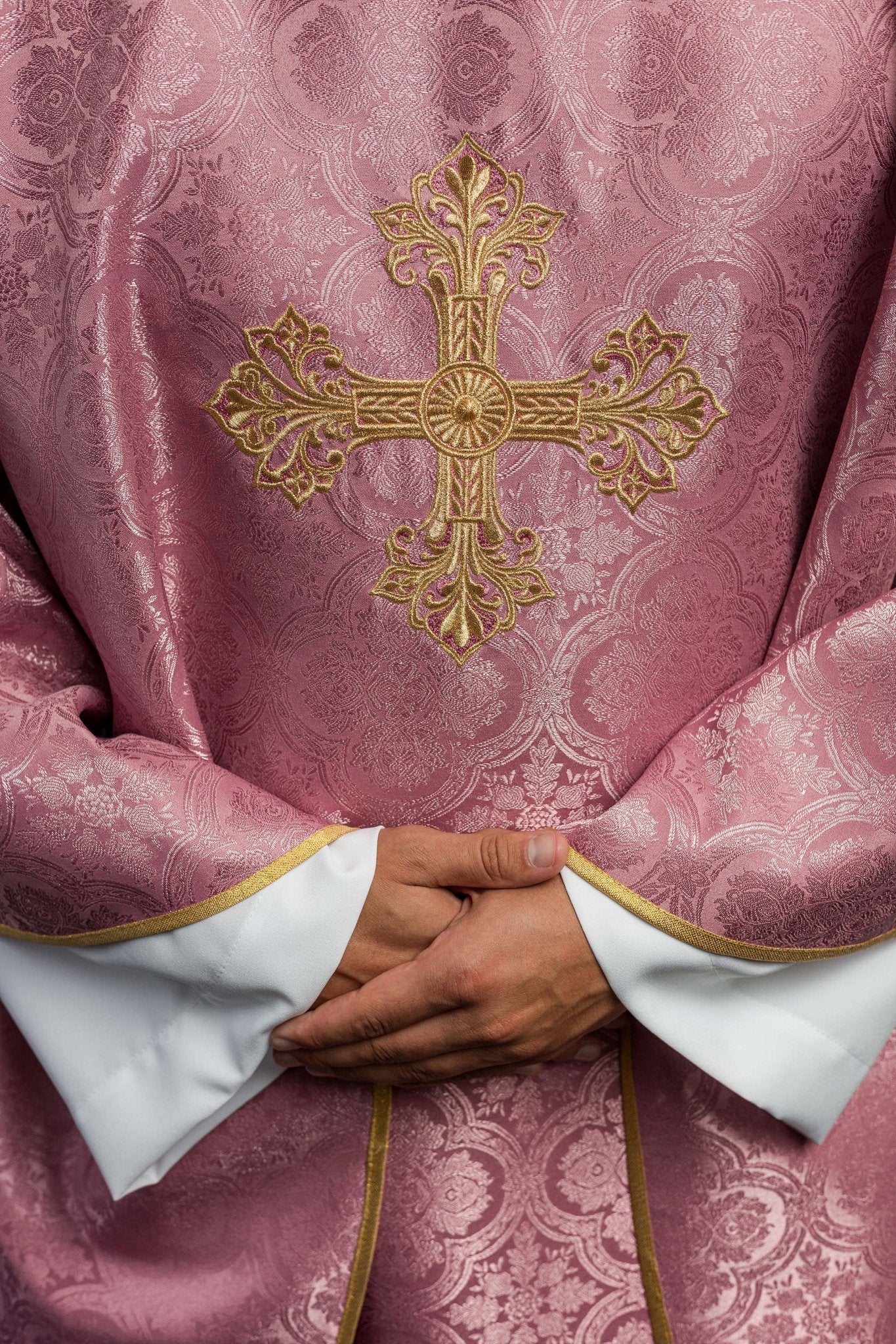 Pink chasuble with a cross made of patterned fabric KOR/403/08/11 - CHASUBLES.COM