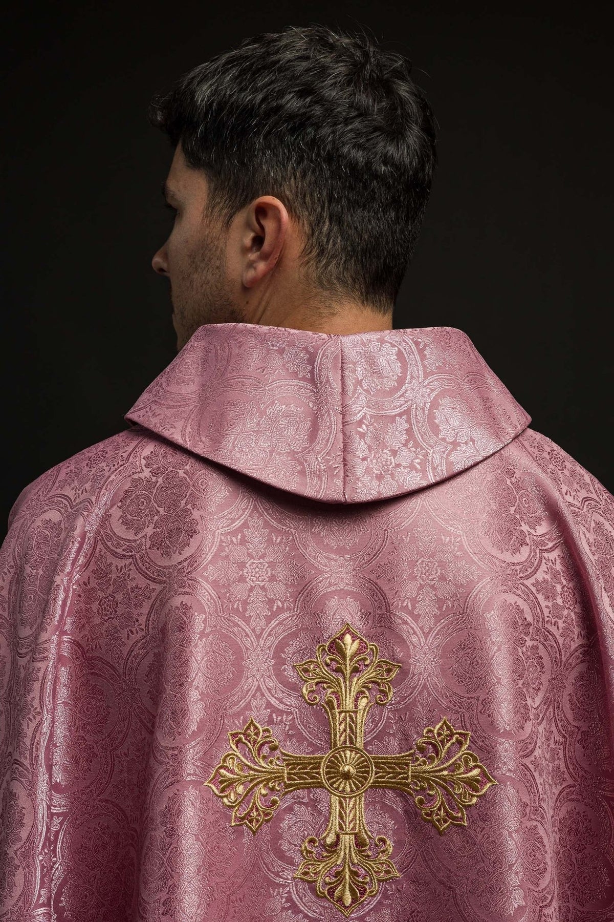 Pink chasuble with a cross made of patterned fabric KOR/403/08/11 - CHASUBLES.COM