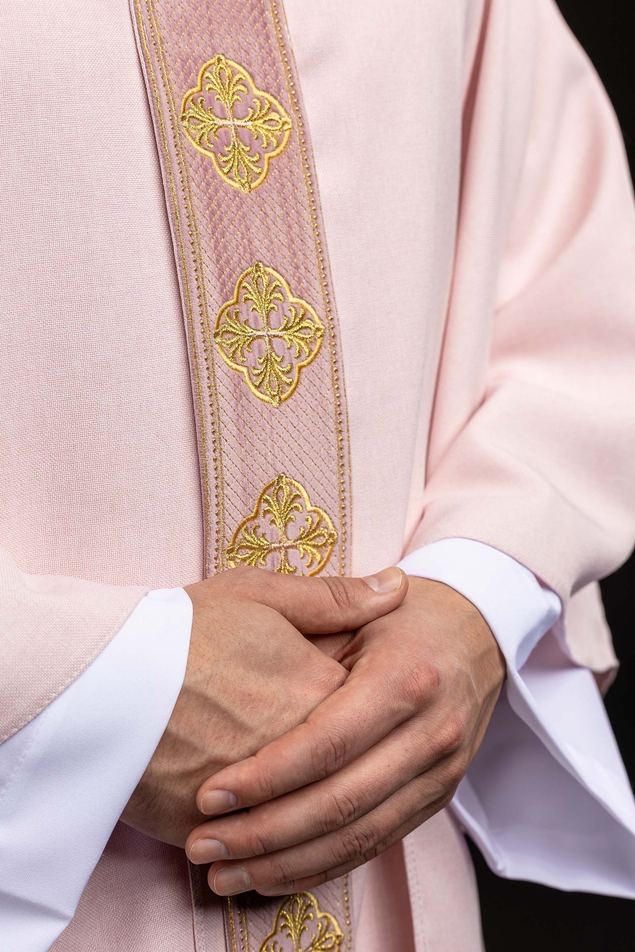 Pink chasuble with an embroidered panel and a cross - patterned collar S-7069-08-70 - CHASUBLES.COM