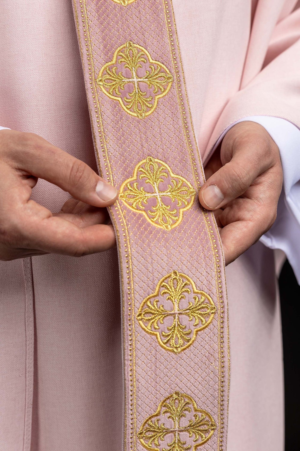 Pink chasuble with an embroidered panel and a cross - patterned collar S-7069-08-70 - CHASUBLES.COM