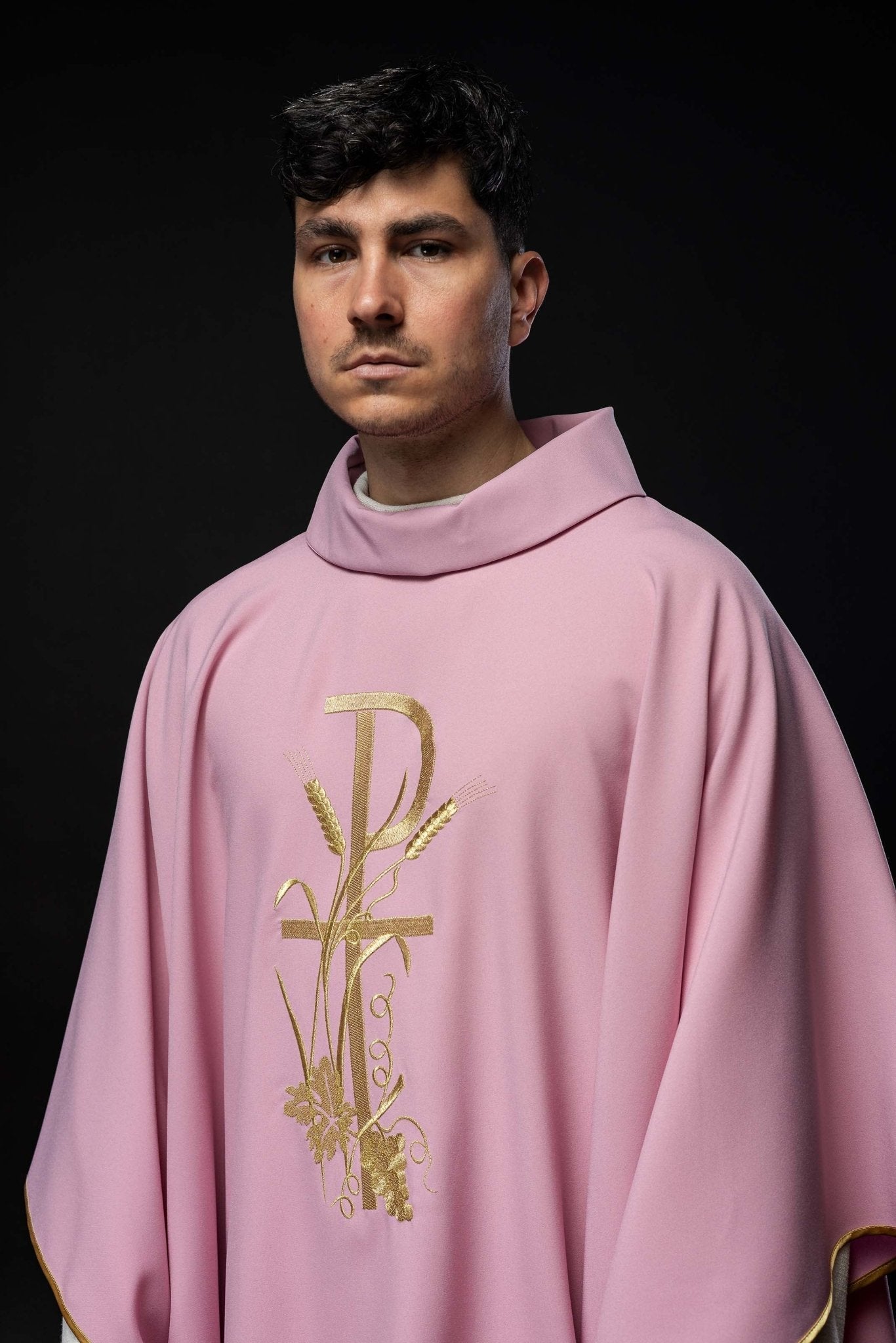 Pink chasuble with golden cross embroidery KOR/026/08/12 RÓŻ - HAFTINAUSA.COM