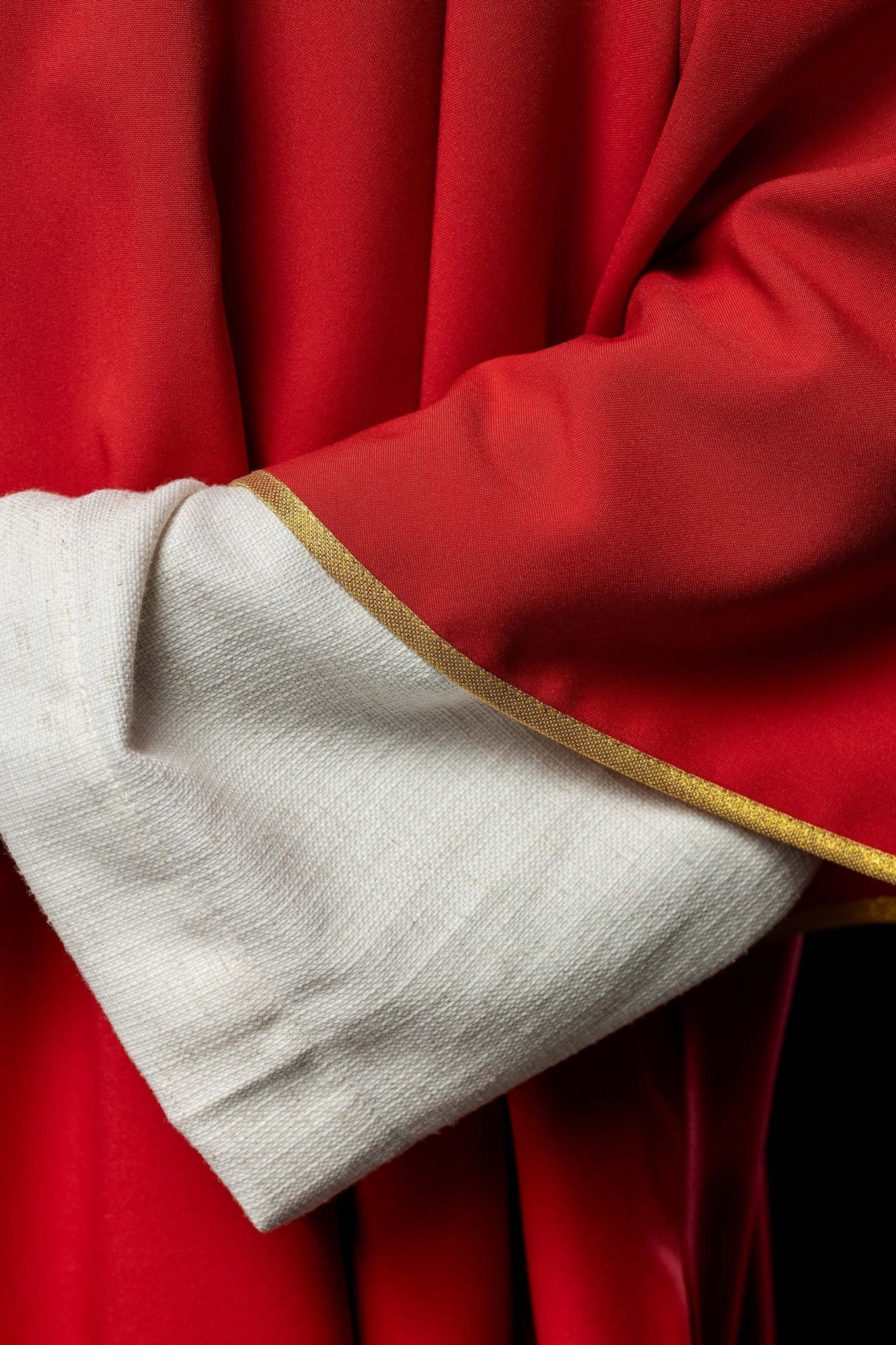 Plain dalmatic in red with gold trim KDL/1002/02/12/D - HAFTINAUSA.COM