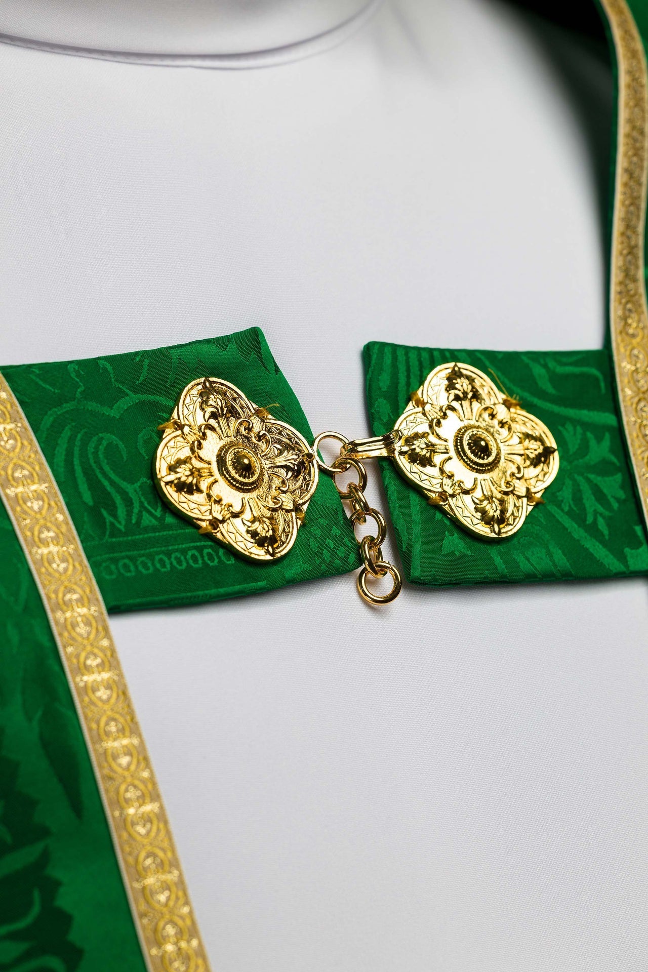 Plain Green Roman Cope Made of Jacquard Fabric KKP/159/01/83 145cm - CHASUBLES.COM