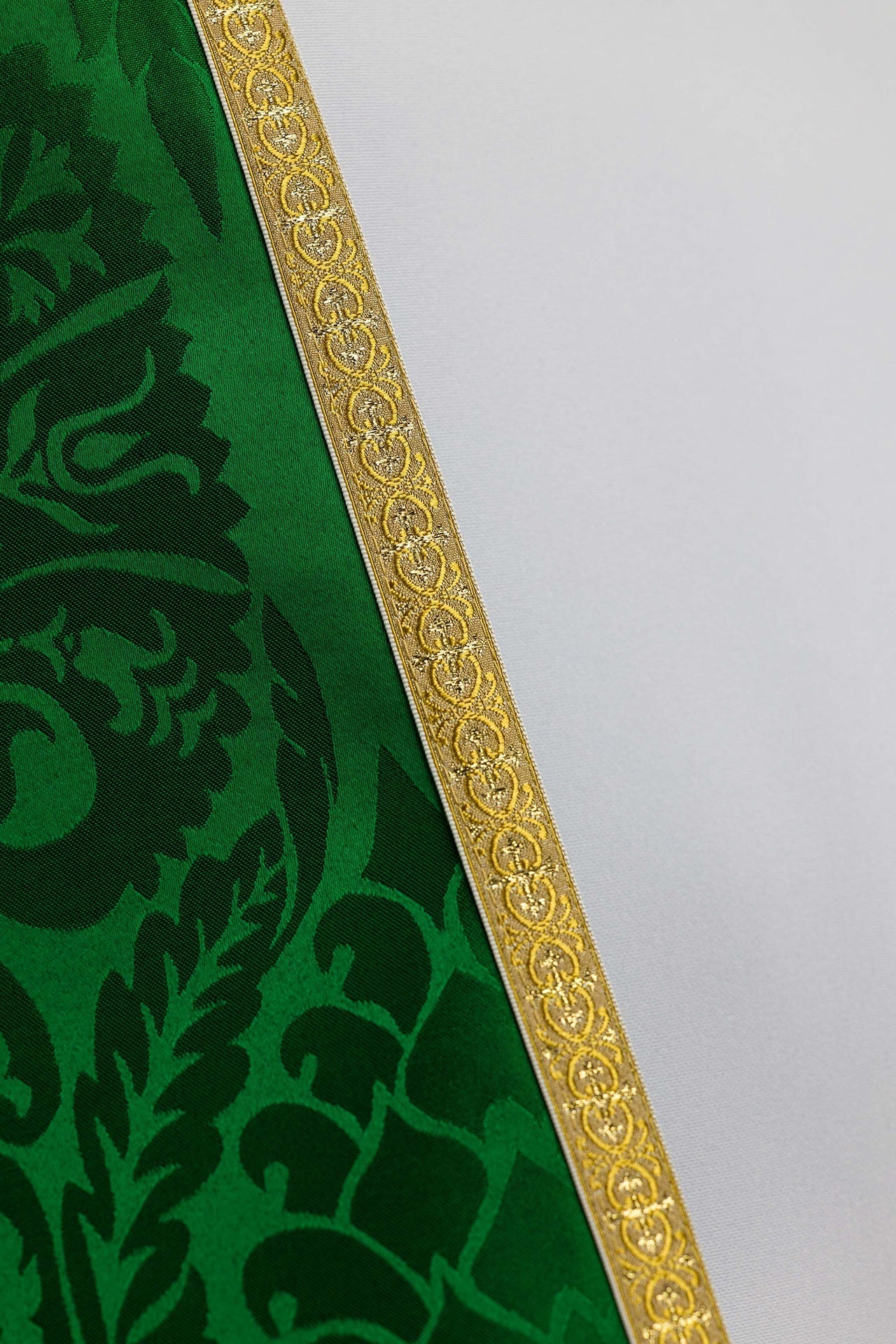 Plain Green Roman Cope Made of Jacquard Fabric KKP/159/01/83 145cm - CHASUBLES.COM