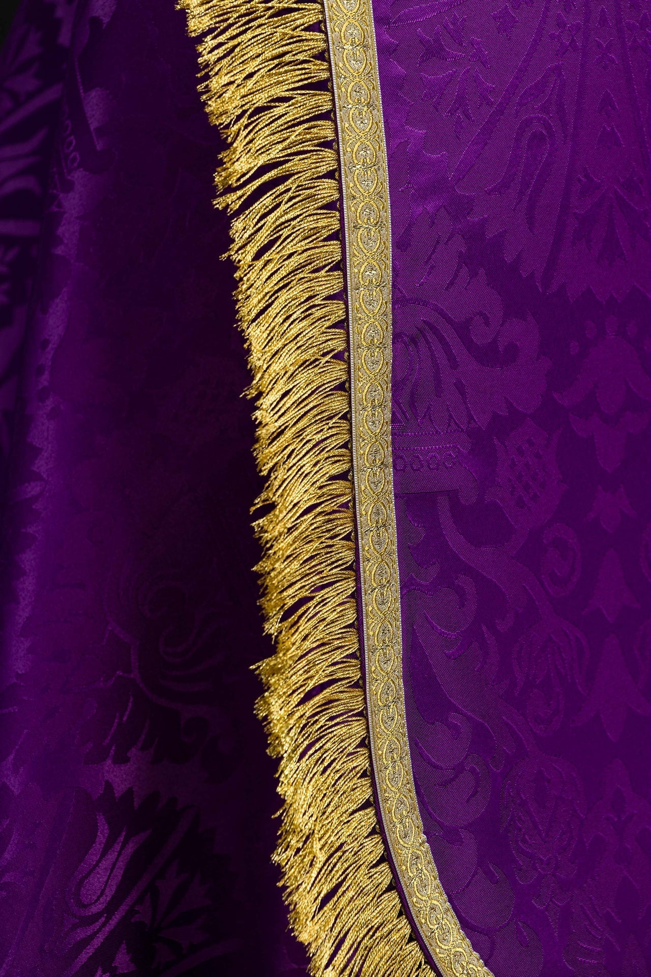 Plain Purple Roman Cope Made of Jacquard Fabric KKP/159/03/83 145cm - CHASUBLES.COM