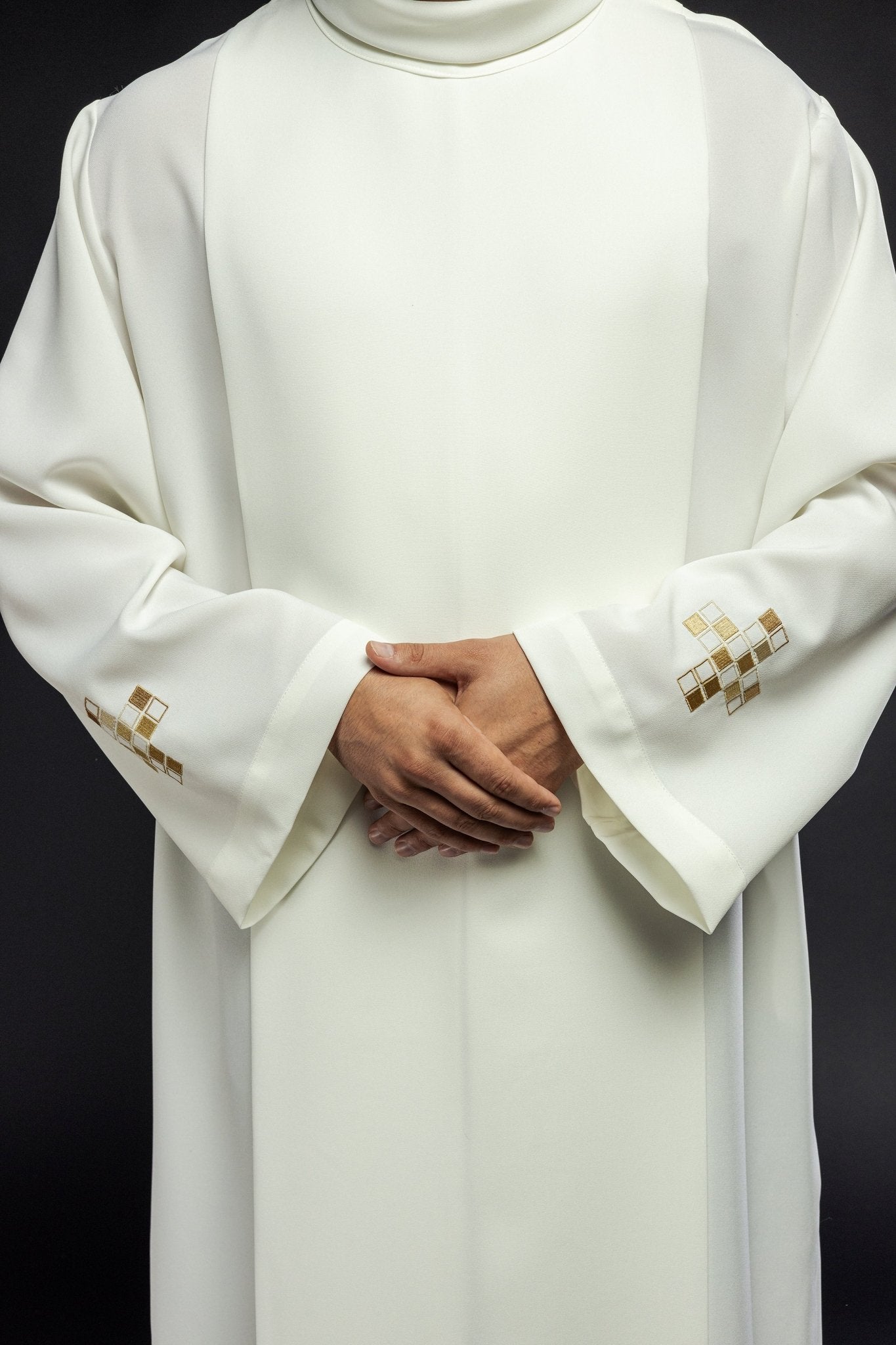 Priest alb in ecru with embroidered mosaic crosess S - 6051 - 05 145cm/176cm - HAFTINAUSA.COM