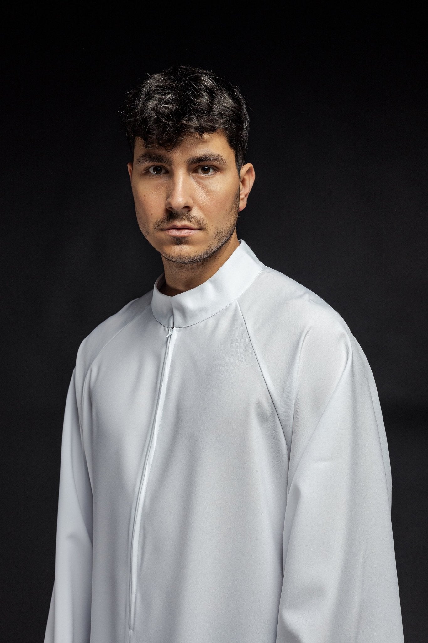 Priest alb in white with front zipper KAB/024/04/12 135cm/164cm - HAFTINAUSA.COM